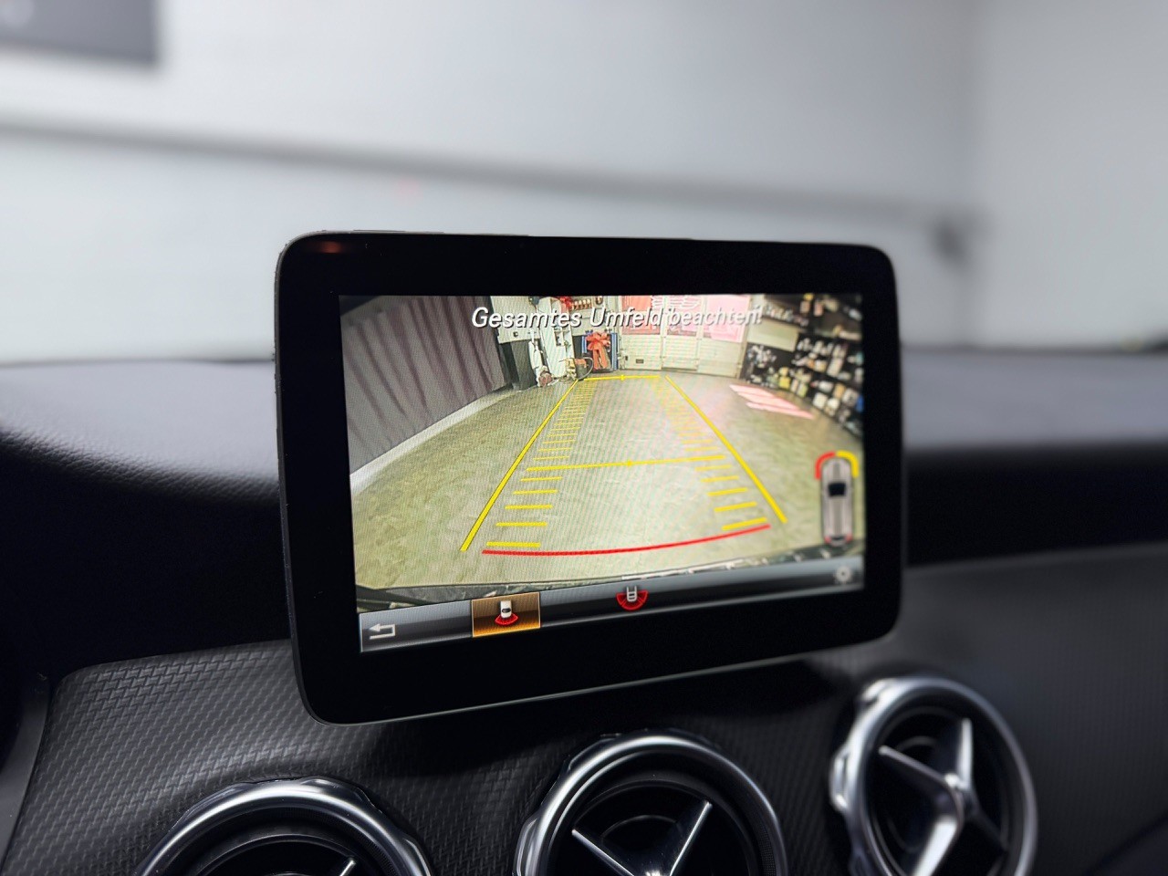 MERCEDES-BENZ GLA 200 | Ab MFK | Anhängerkupplung | Leder | Tempomat | Rückfahrkamera-image-16