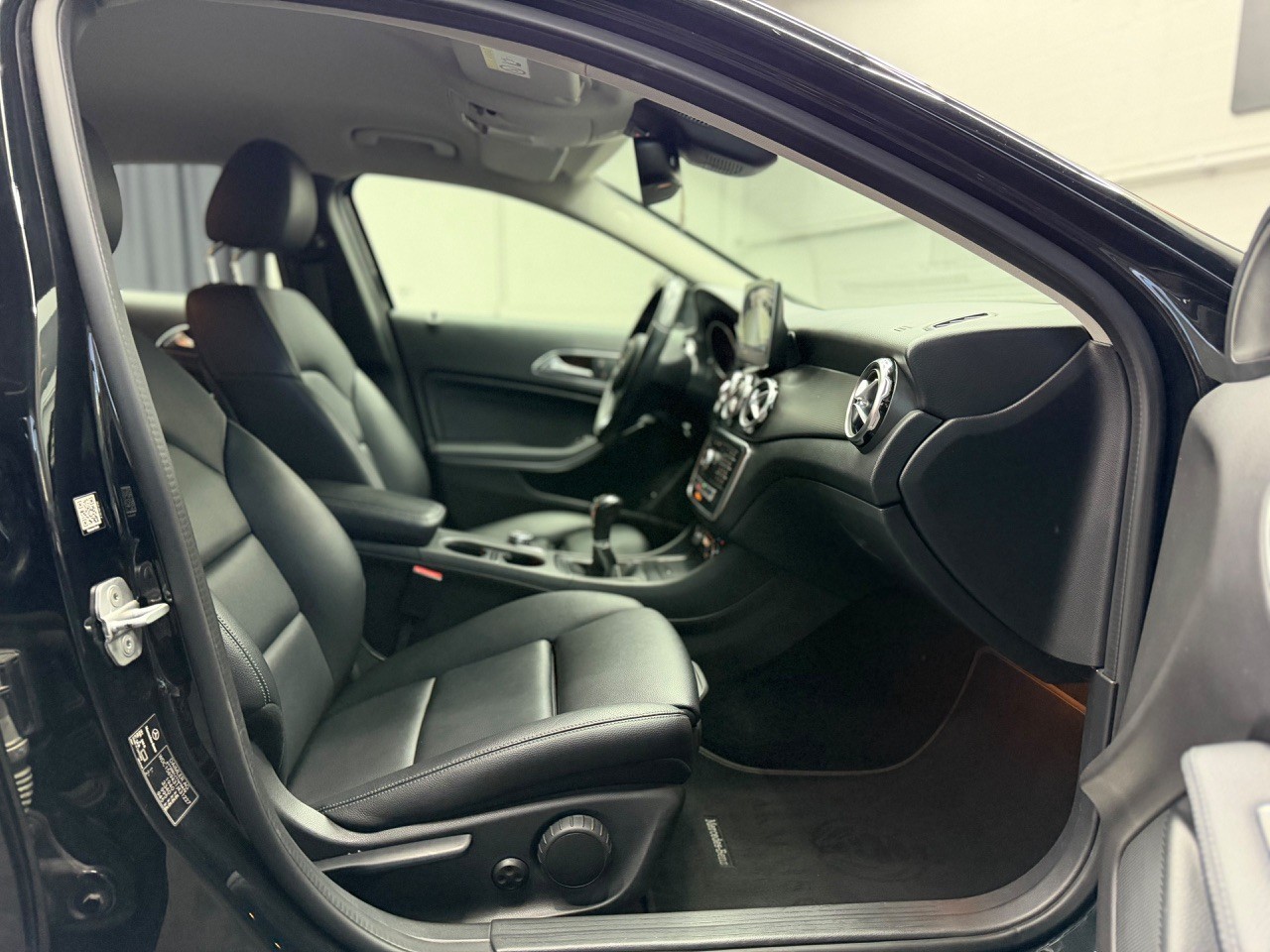 MERCEDES-BENZ GLA 200 | Ab MFK | Anhängerkupplung | Leder | Tempomat | Rückfahrkamera-image-23