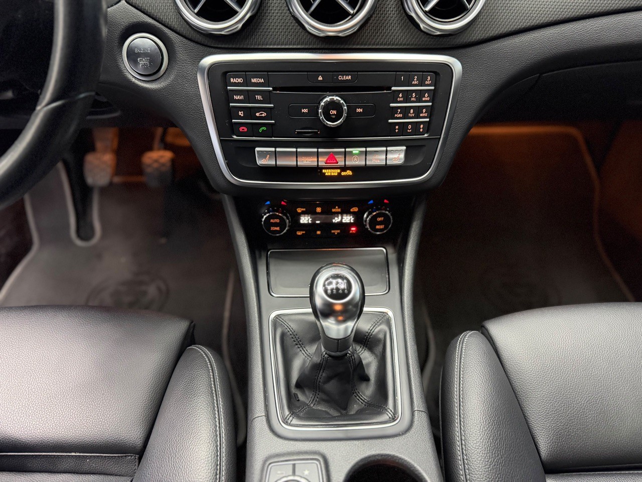 MERCEDES-BENZ GLA 200 | Ab MFK | Anhängerkupplung | Leder | Tempomat | Rückfahrkamera-image-17