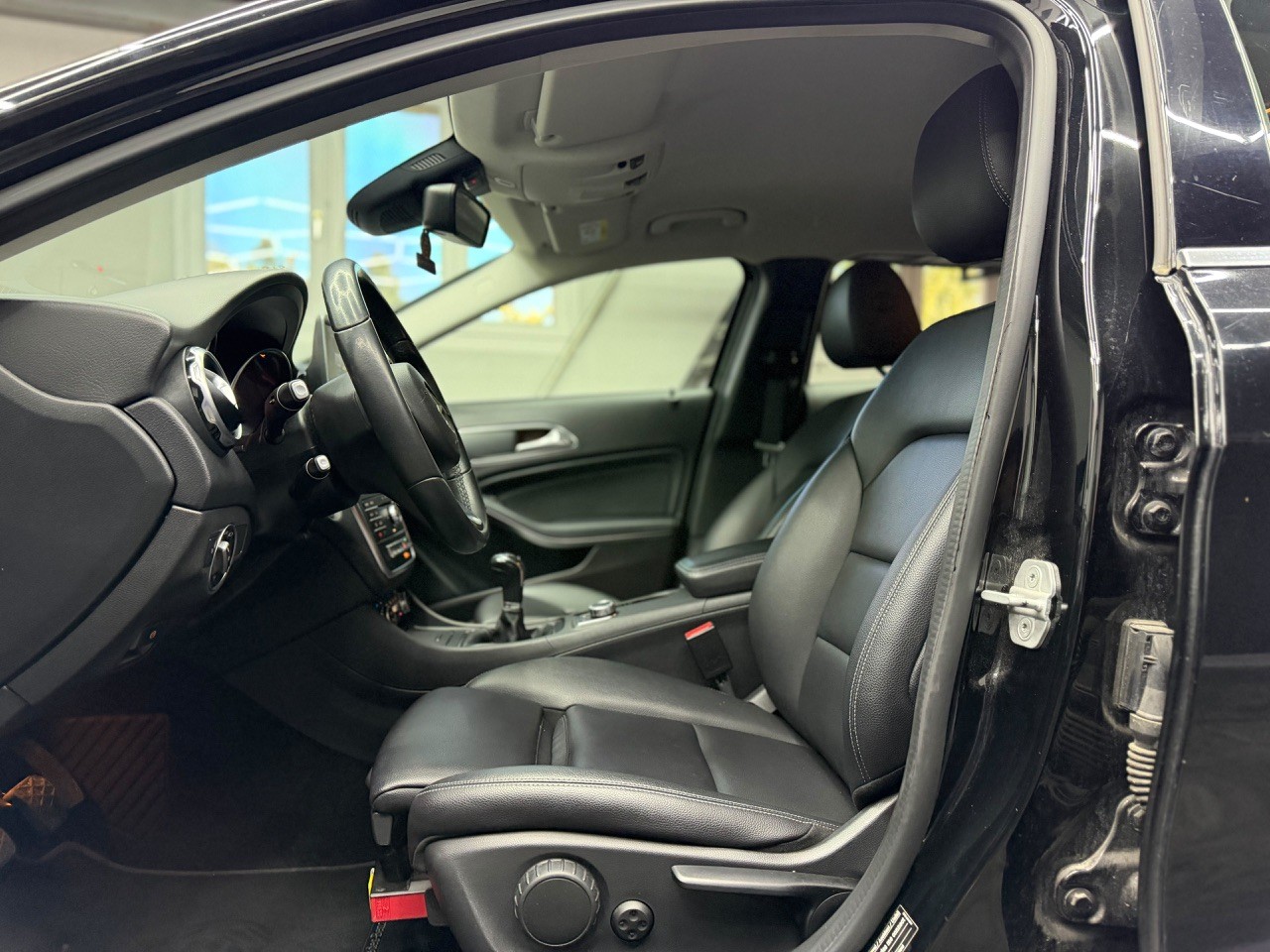 MERCEDES-BENZ GLA 200 | Ab MFK | Anhängerkupplung | Leder | Tempomat | Rückfahrkamera-image-12