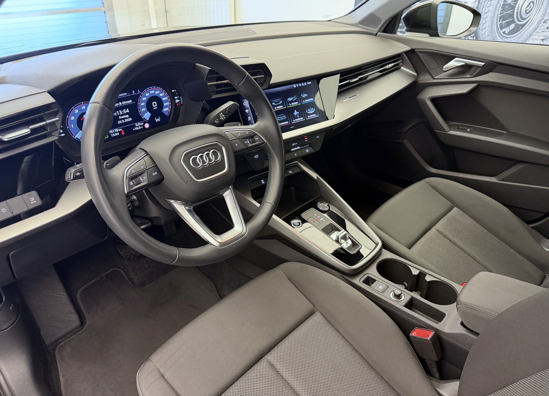 AUDI A3 Sportback 35 TFSI Attraction S-tronic-image-6