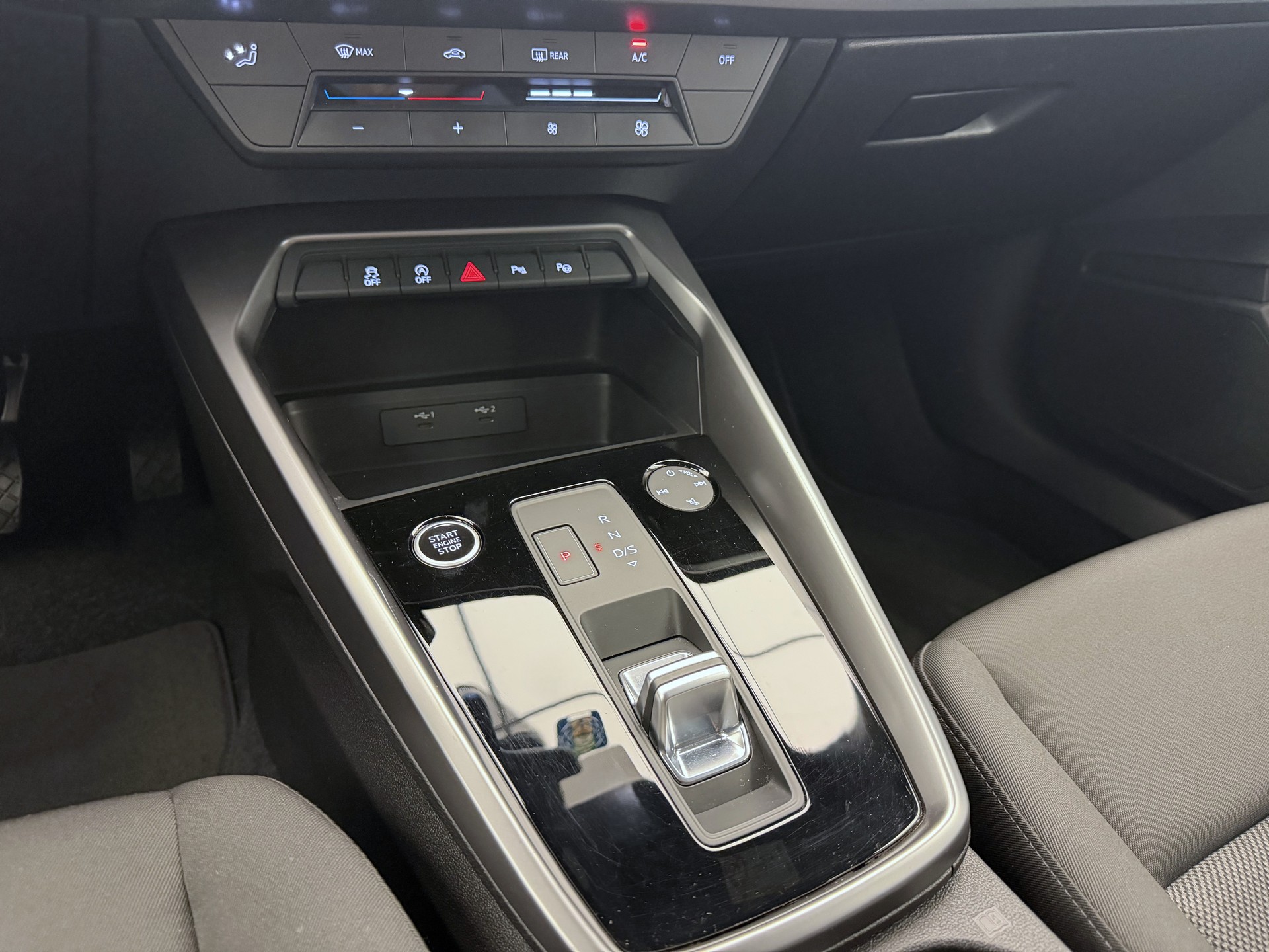AUDI A3 Sportback 35 TFSI Attraction S-tronic-image-13