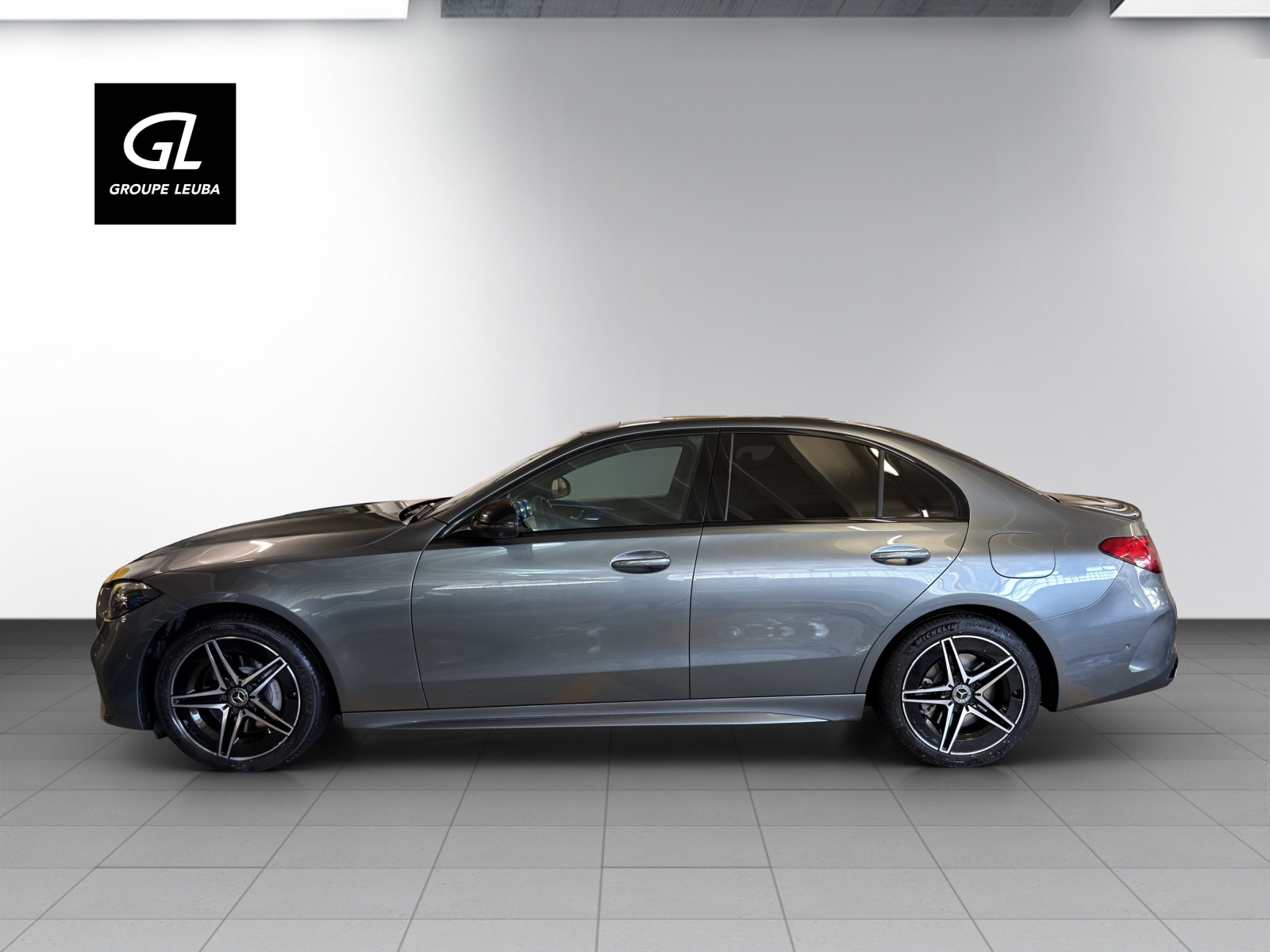 MERCEDES-BENZ C 300e AMG Line-image-2
