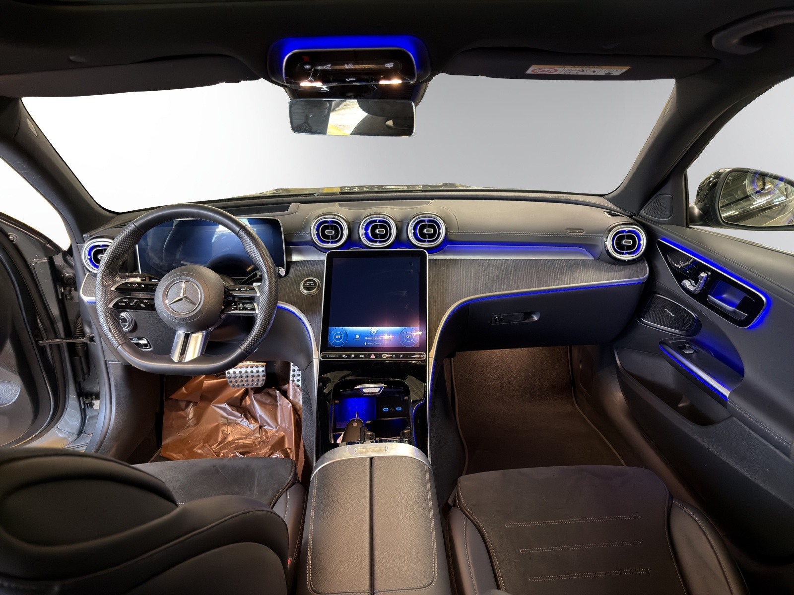 MERCEDES-BENZ C 300e AMG Line-image-13