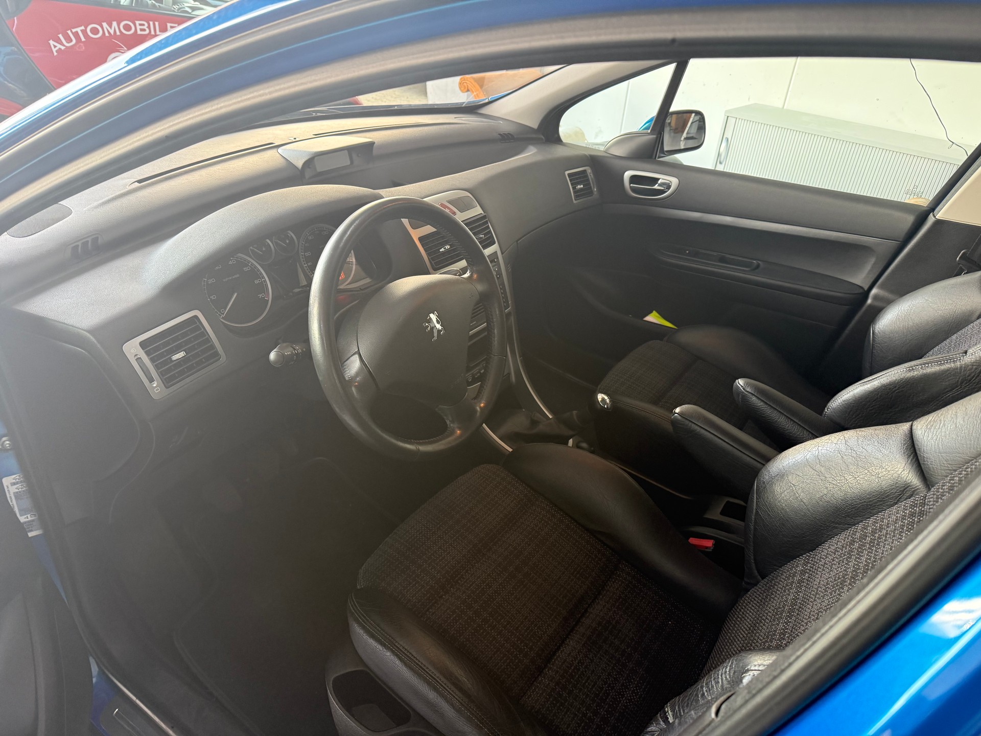 PEUGEOT 307 2.0 16V XS-image-4