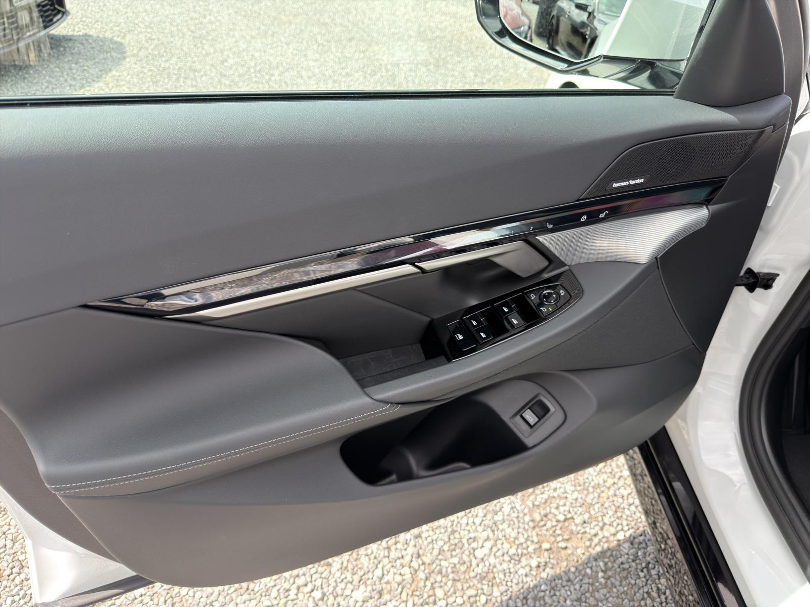 BMW 520d xDrive Touring M Sport-image-21