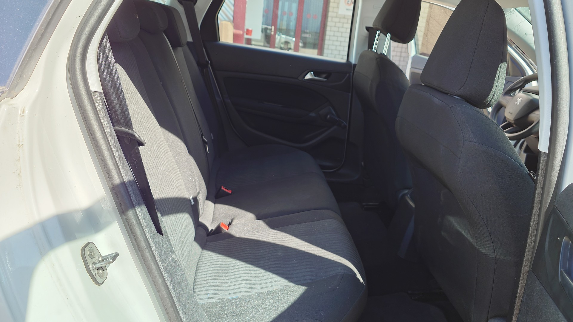 PEUGEOT 308 SW 1.2 THP Business-image-15