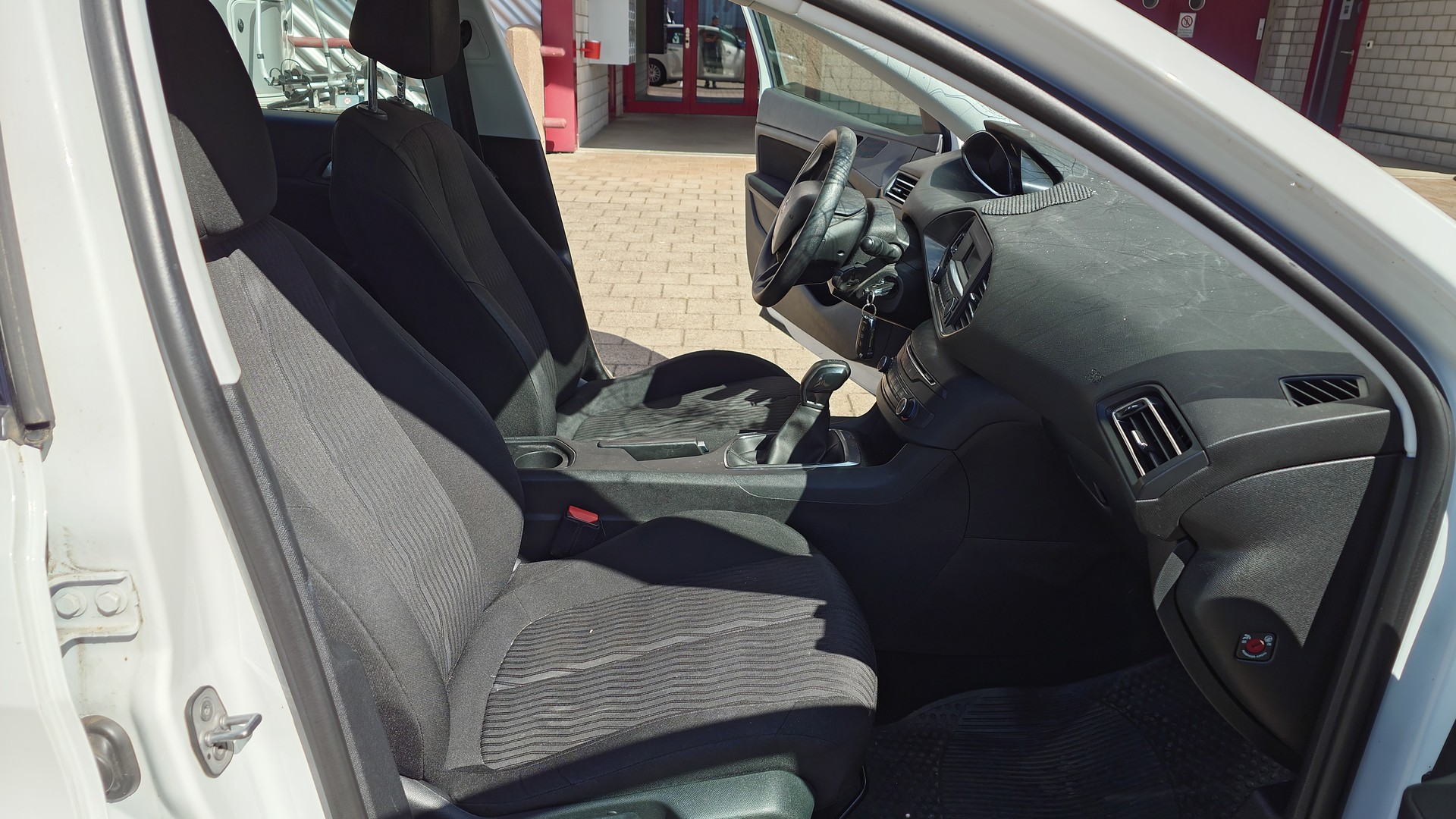 PEUGEOT 308 SW 1.2 THP Business-image-13