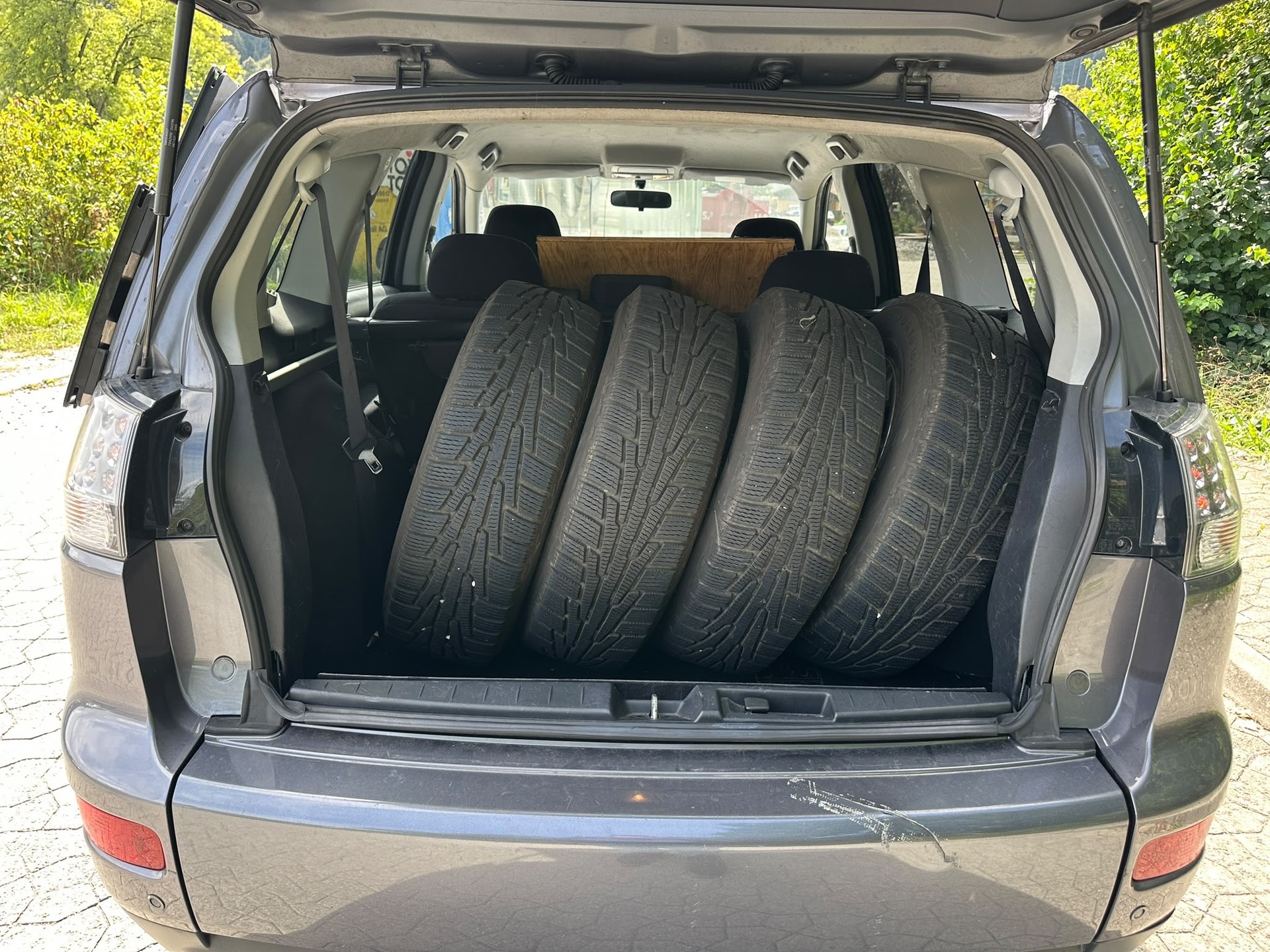 MITSUBISHI Outlander 2.0 DID Intense 4WD-image-13