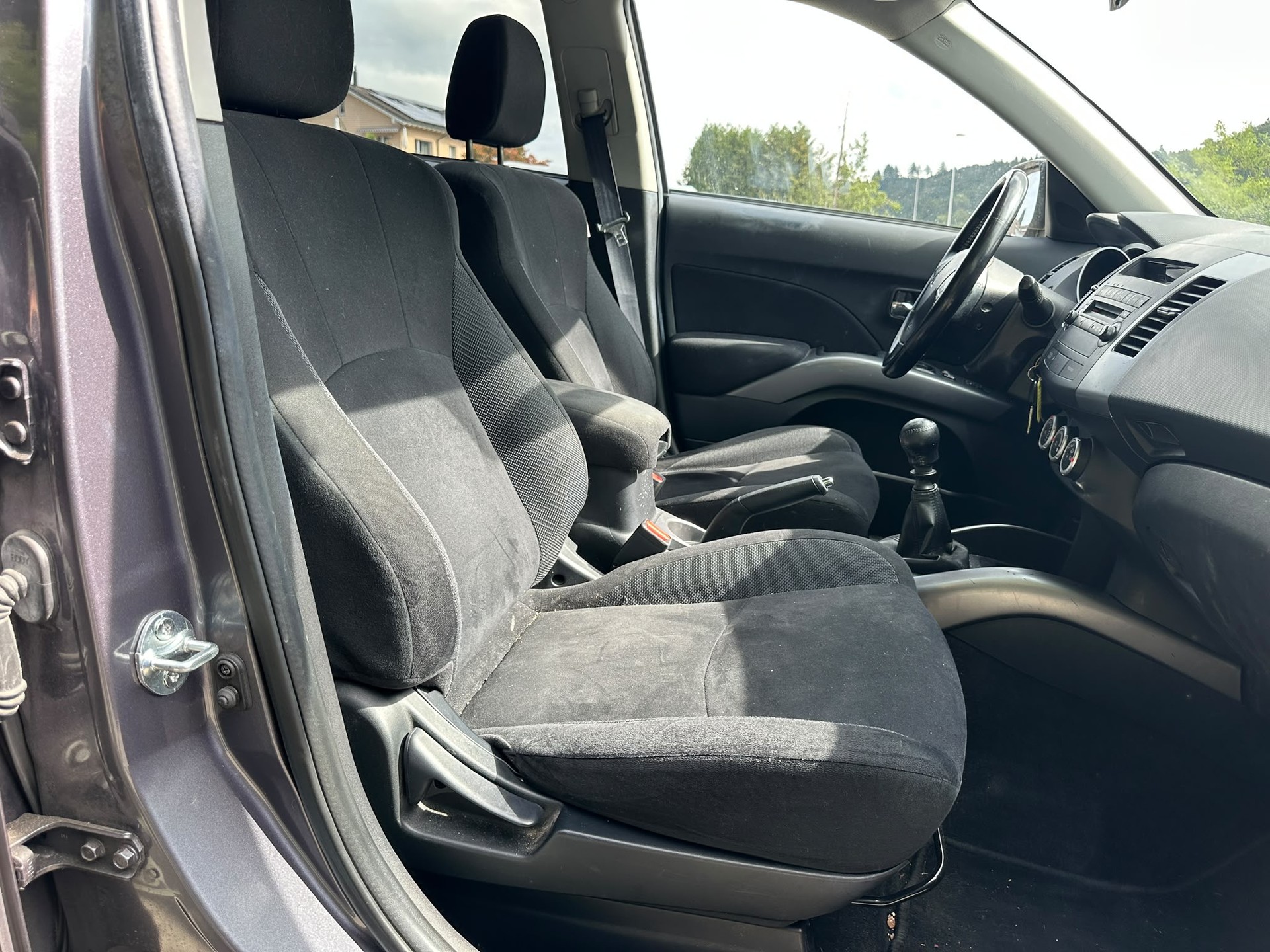 MITSUBISHI Outlander 2.0 DID Intense 4WD-image-12