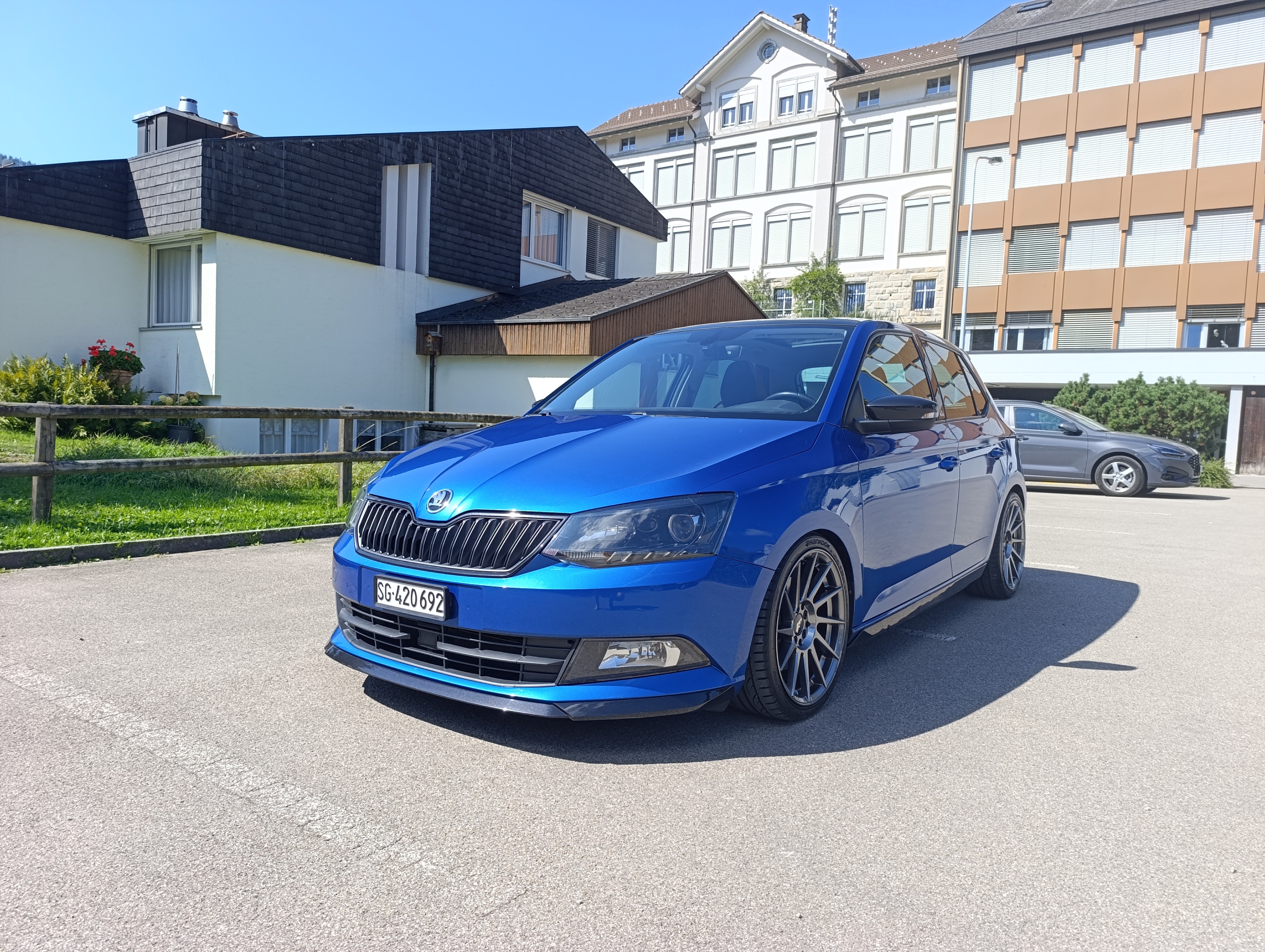 Car photo
