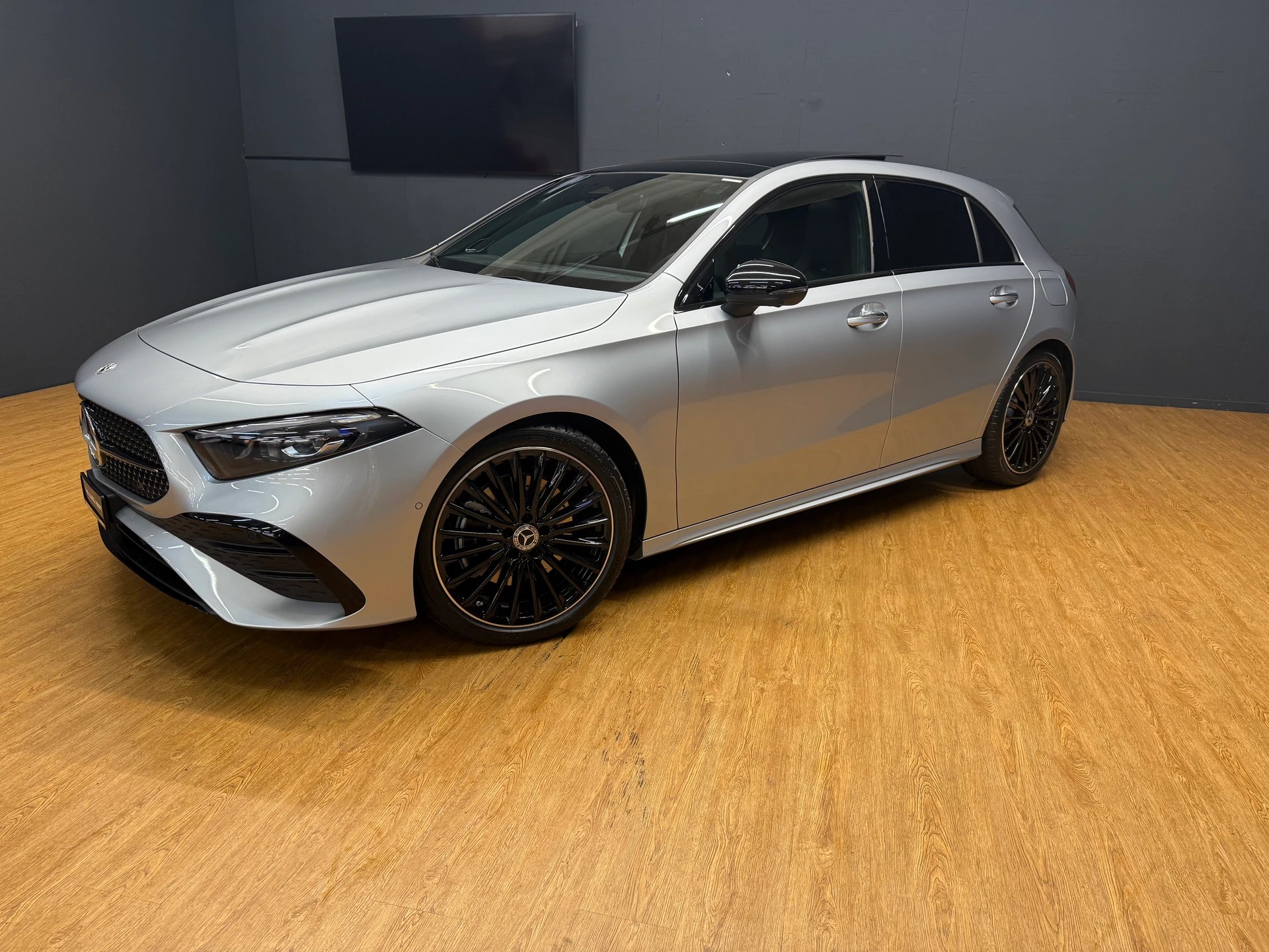 MERCEDES-BENZ A 220 4M - AMG / DISTRONIC / 360 Grad Kamera / Leder-Paket / Winter-Paket / Night-Paket-image-1