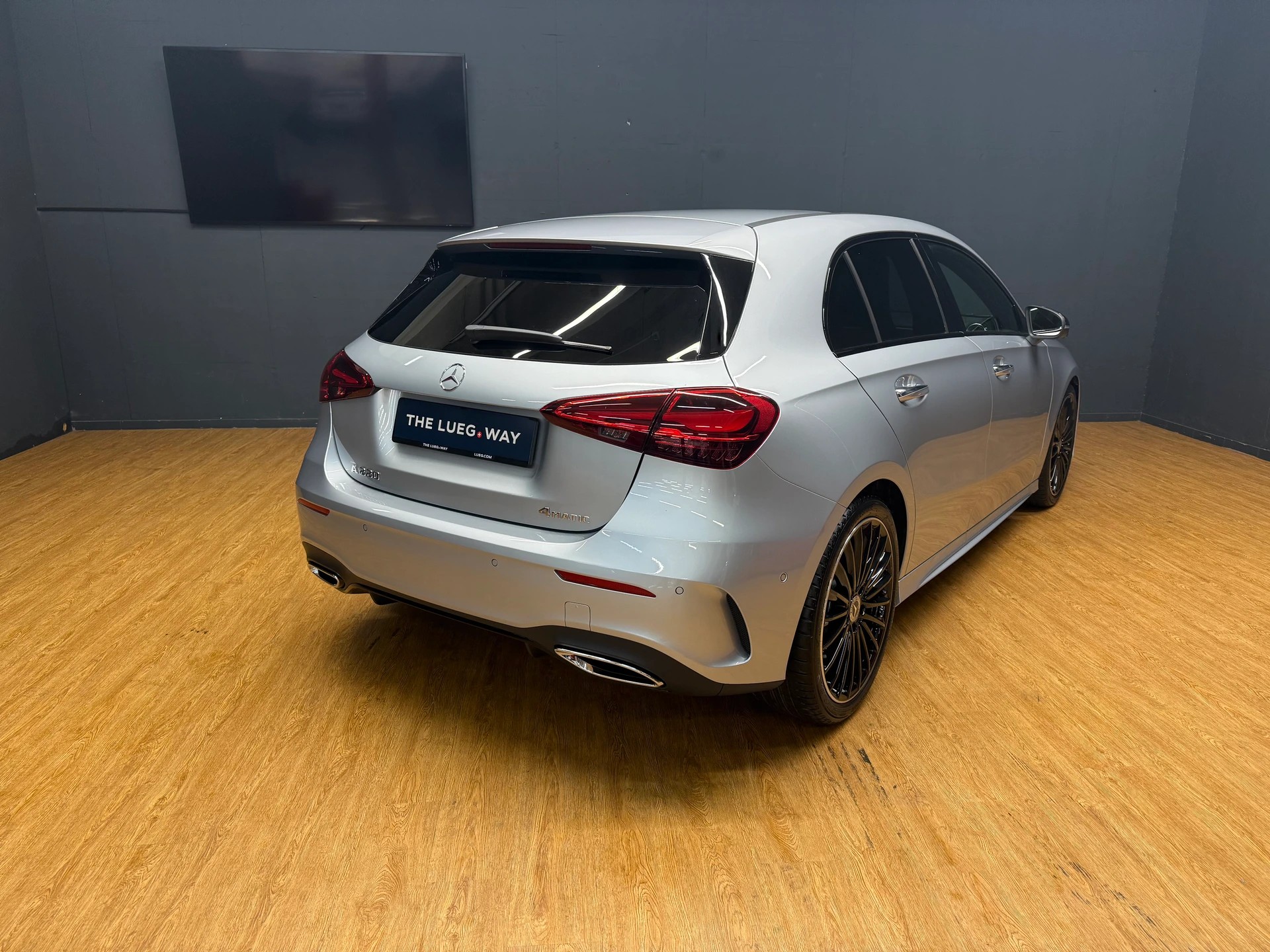 MERCEDES-BENZ A 220 4M - AMG / DISTRONIC / 360 Grad Kamera / Leder-Paket / Winter-Paket / Night-Paket-image-8