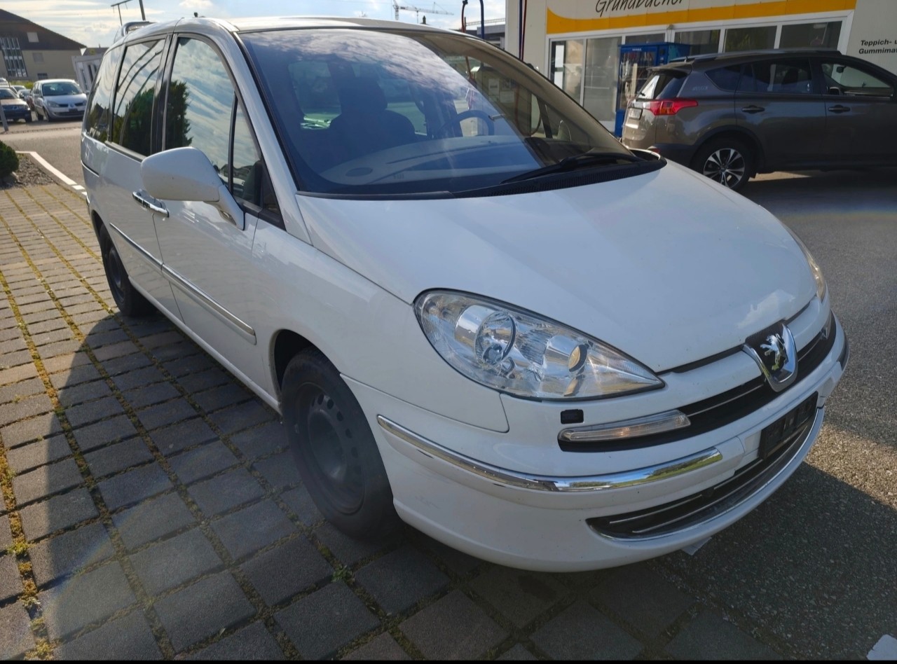 PEUGEOT 807 2.2 16V HDi Black & Silver Tiptronic-image-2