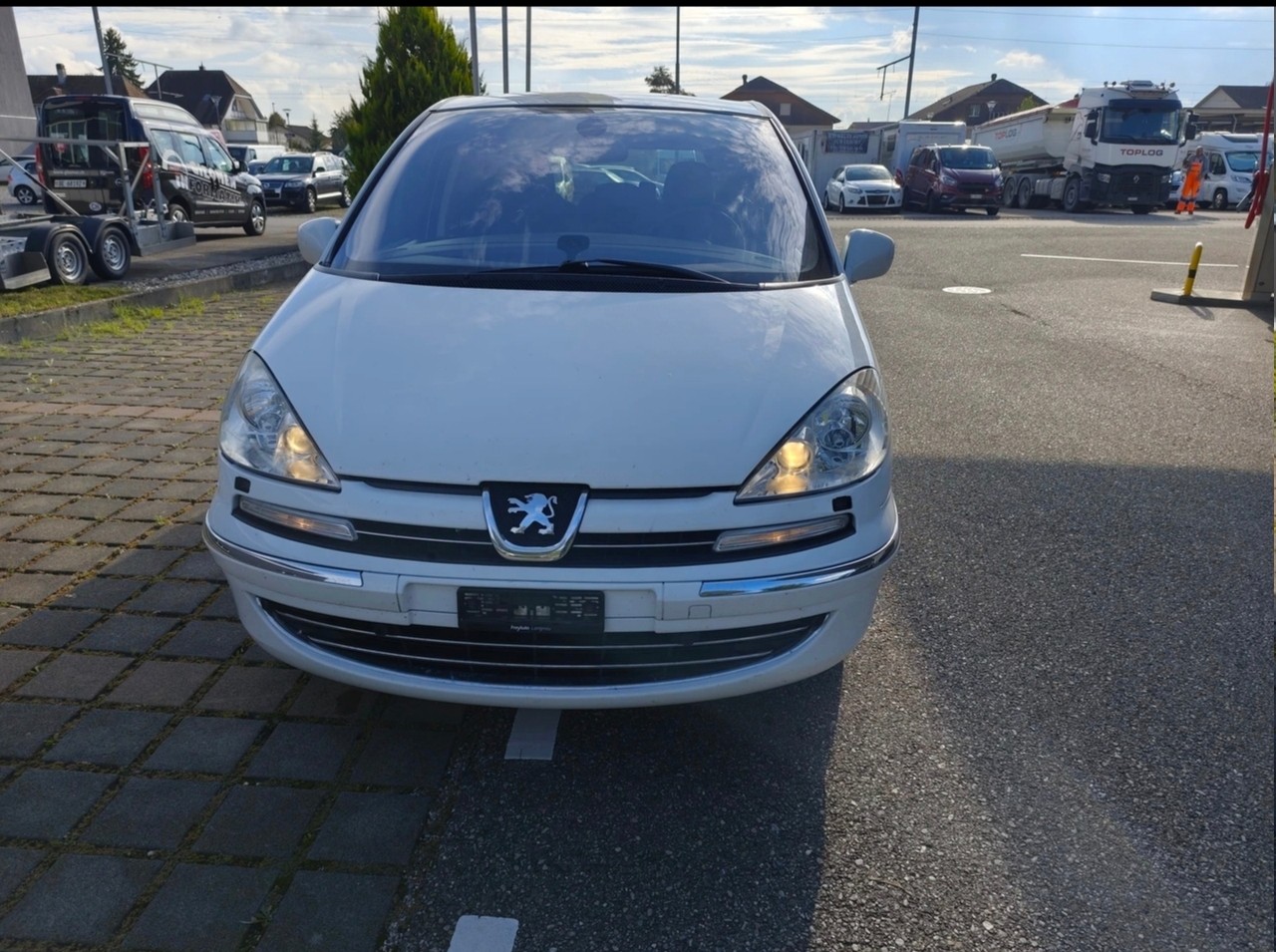PEUGEOT 807 2.2 16V HDi Black & Silver Tiptronic-image-1