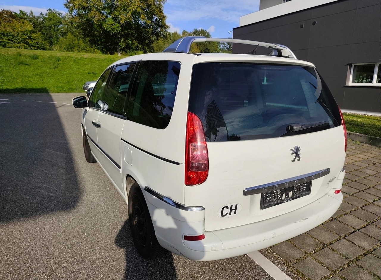 PEUGEOT 807 2.2 16V HDi Black & Silver Tiptronic-image-5