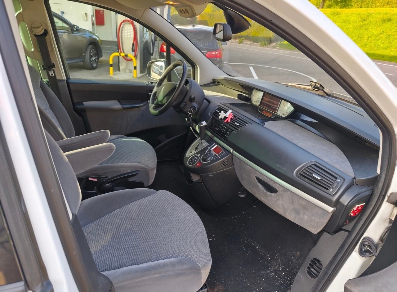 PEUGEOT 807 2.2 16V HDi Black & Silver Tiptronic-image-3