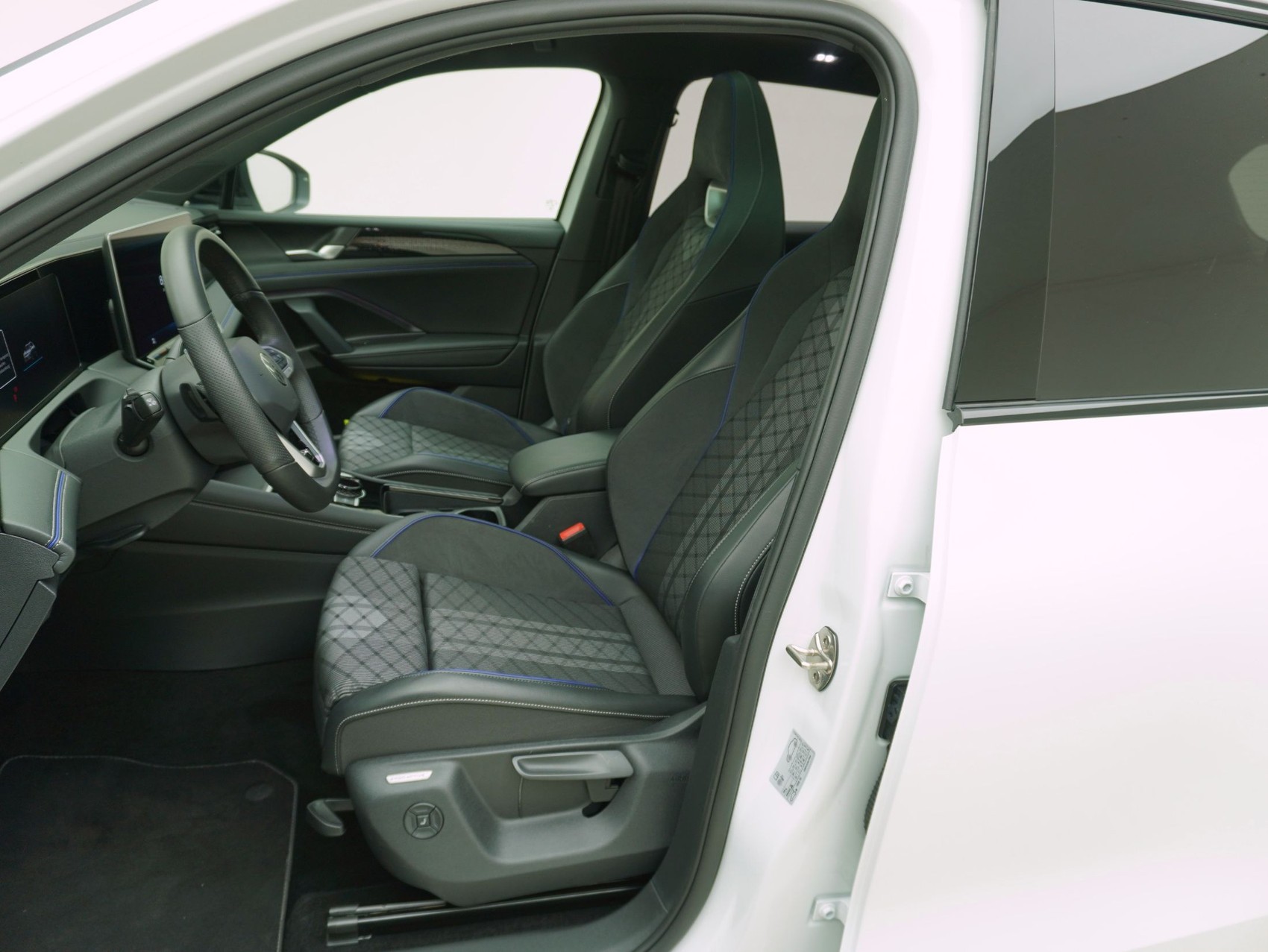 VW Tiguan 2.0 TSI DSG R-Line Black Style 4Motion **VW Werksgarantie bis 12/2030**-image-9