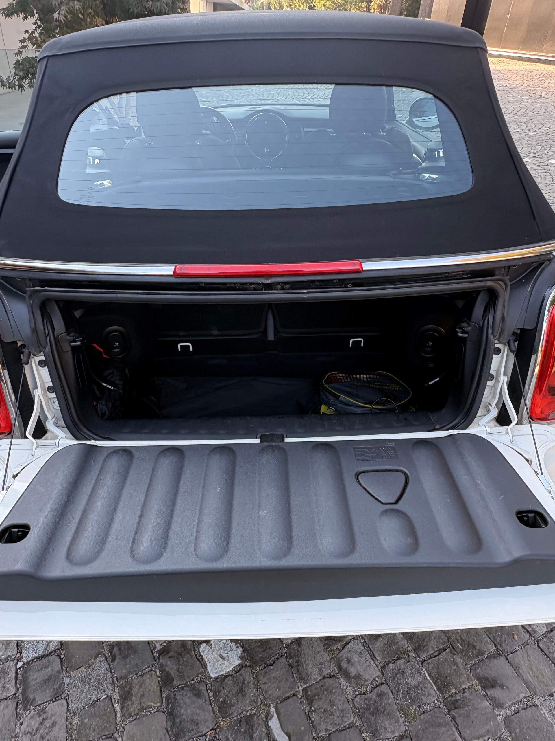 MINI 2.0i Cooper S Cabrio-image-8