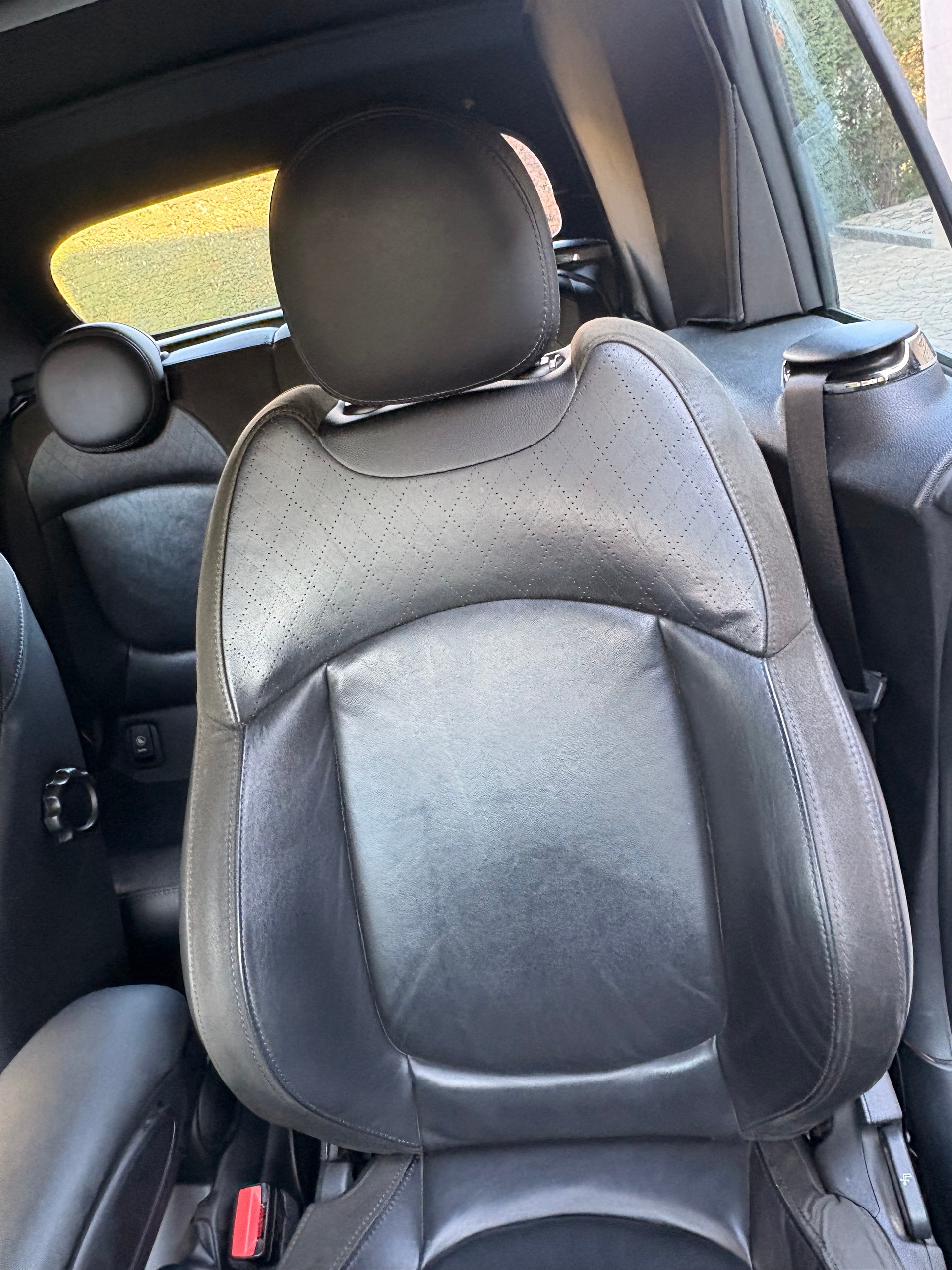 MINI 2.0i Cooper S Cabrio-image-7