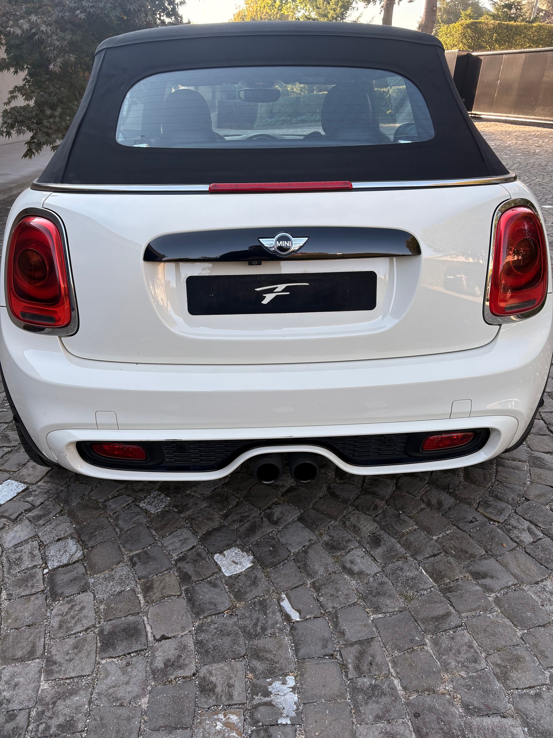 MINI 2.0i Cooper S Cabrio-image-12