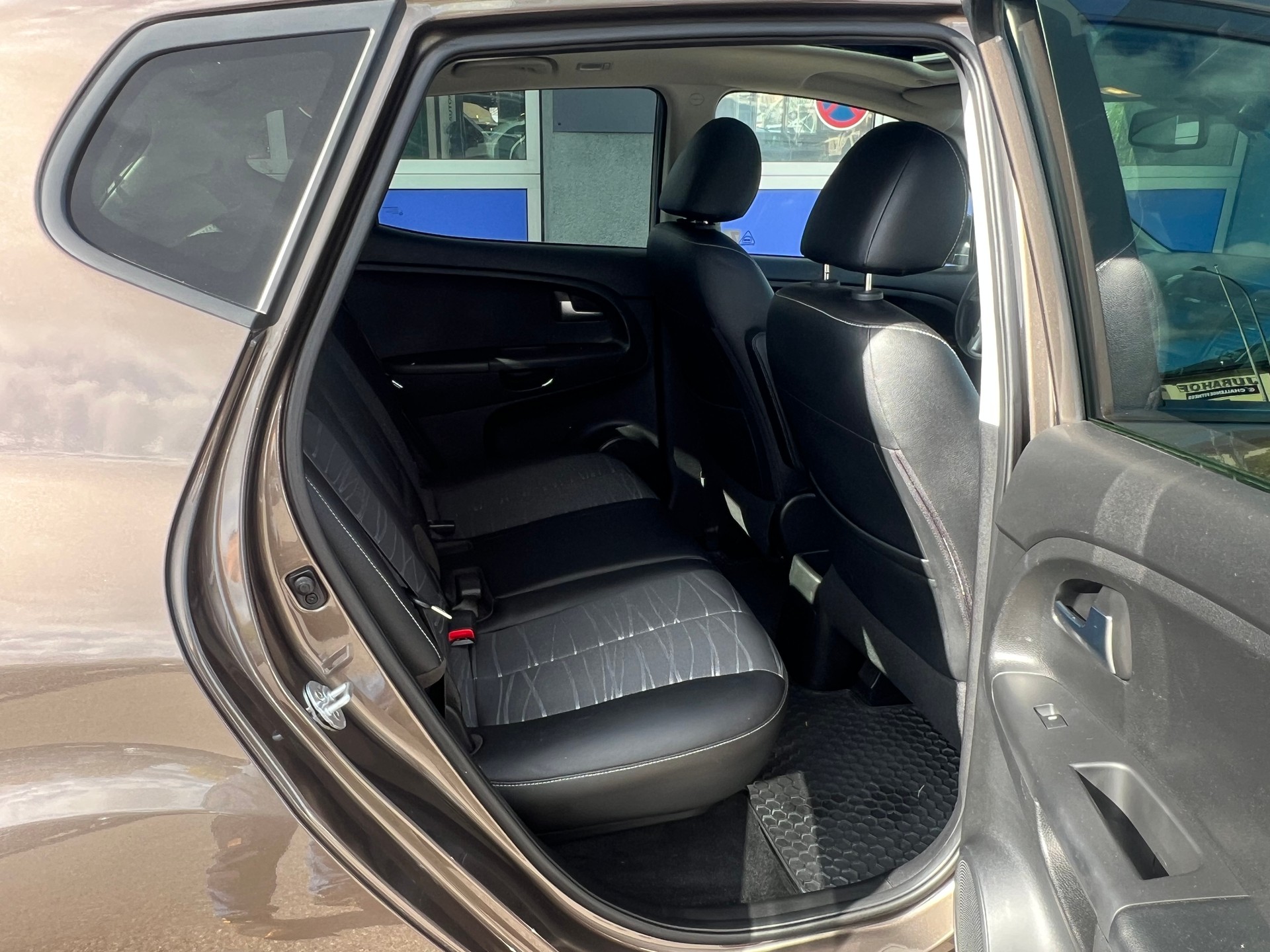 KIA Venga 1.6 CVVT Swiss Champion-image-12