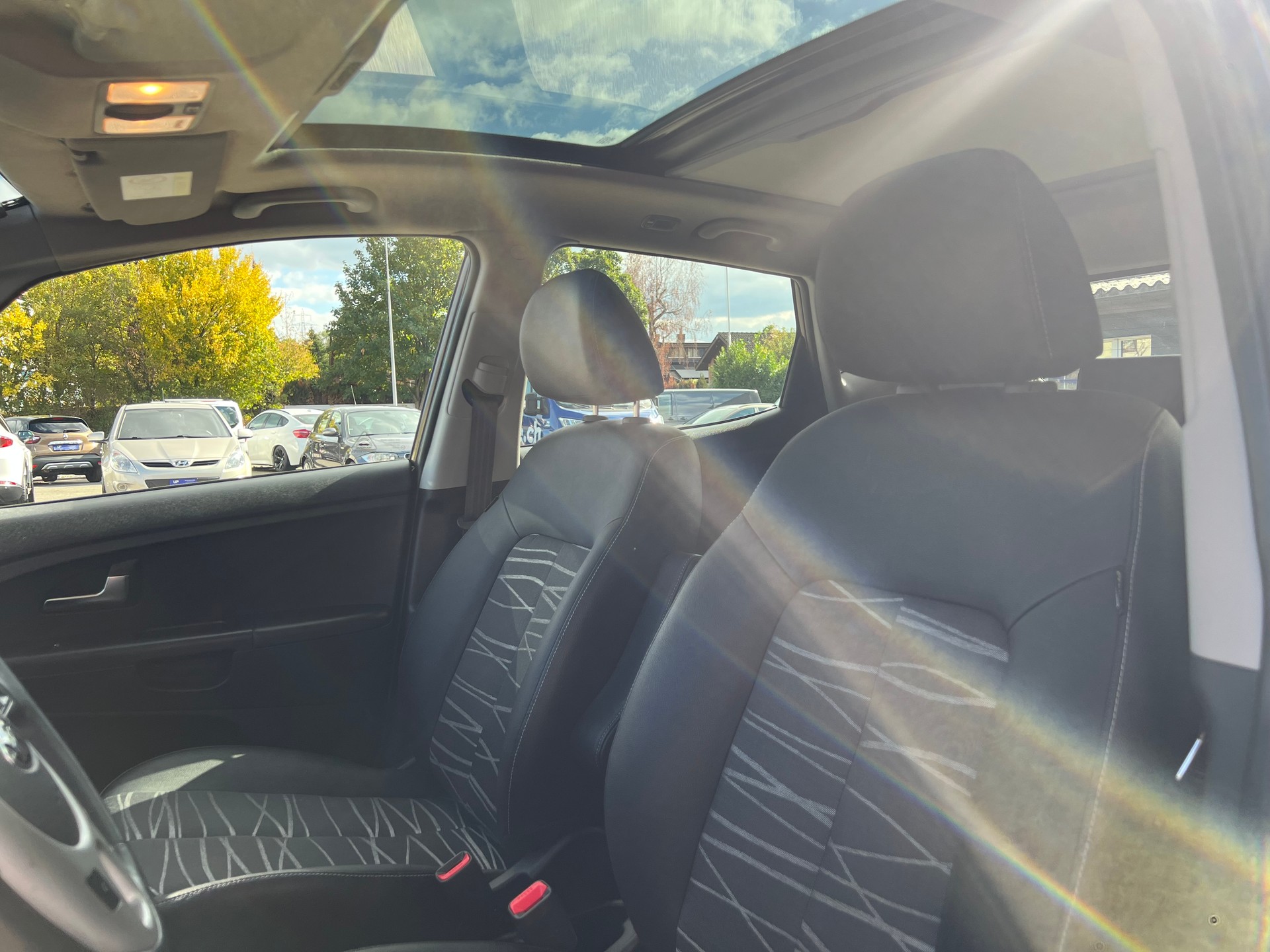 KIA Venga 1.6 CVVT Swiss Champion-image-9