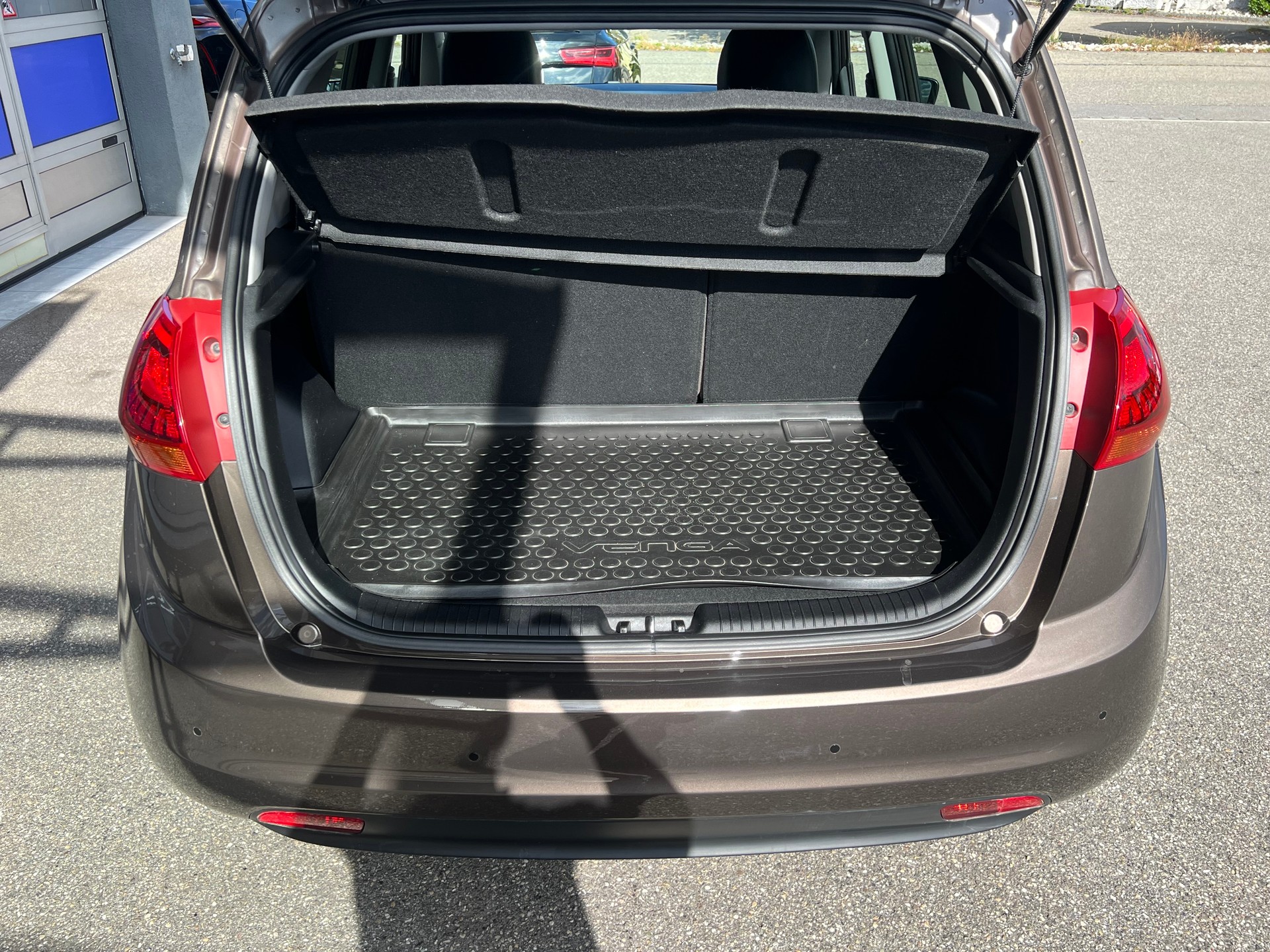 KIA Venga 1.6 CVVT Swiss Champion-image-13