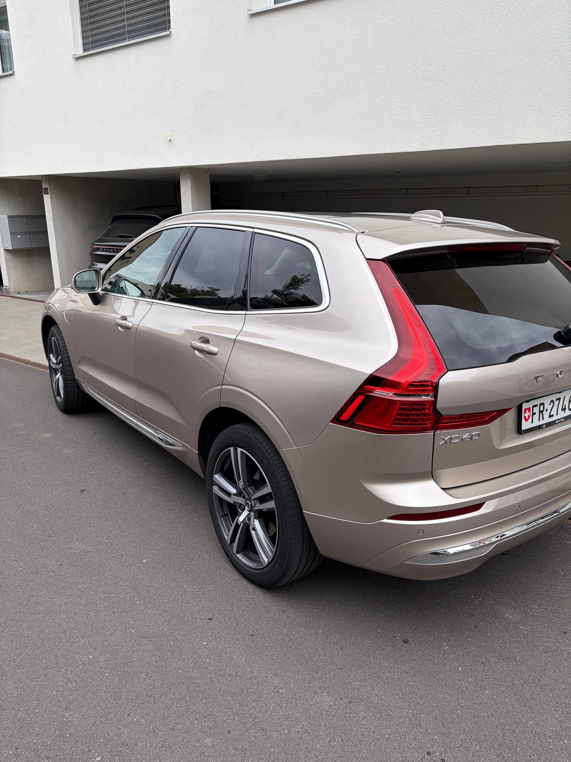 VOLVO 2.0 B4 MH Core AWD-image-5