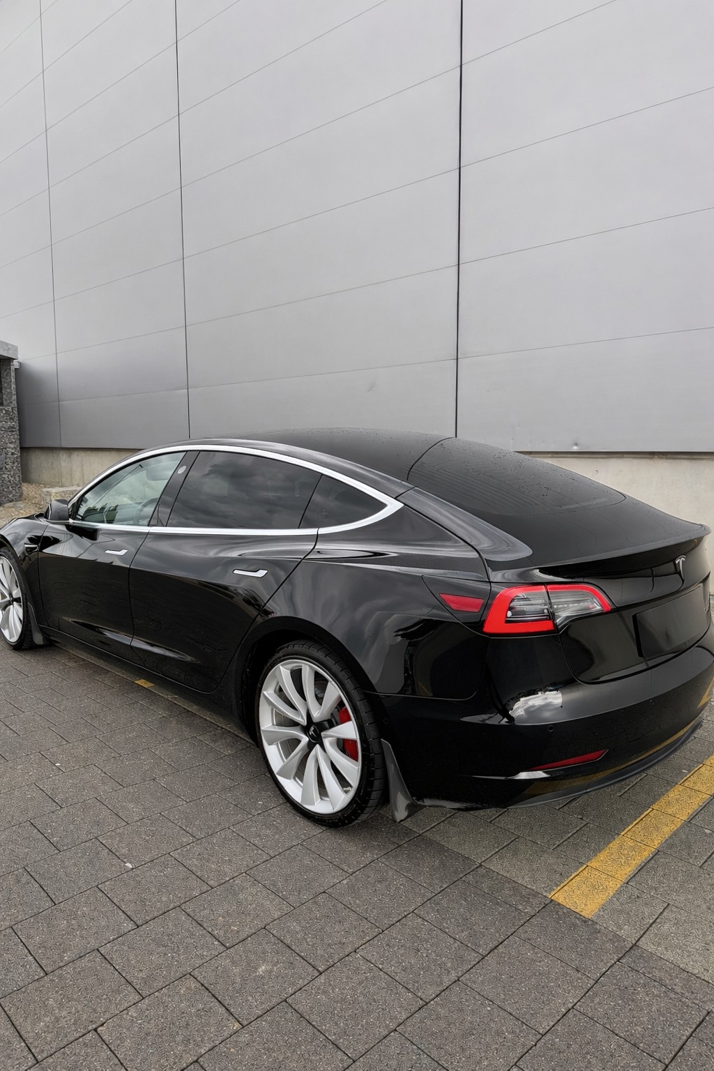 TESLA Model 3 Performance Dual Motor AWD-image-1