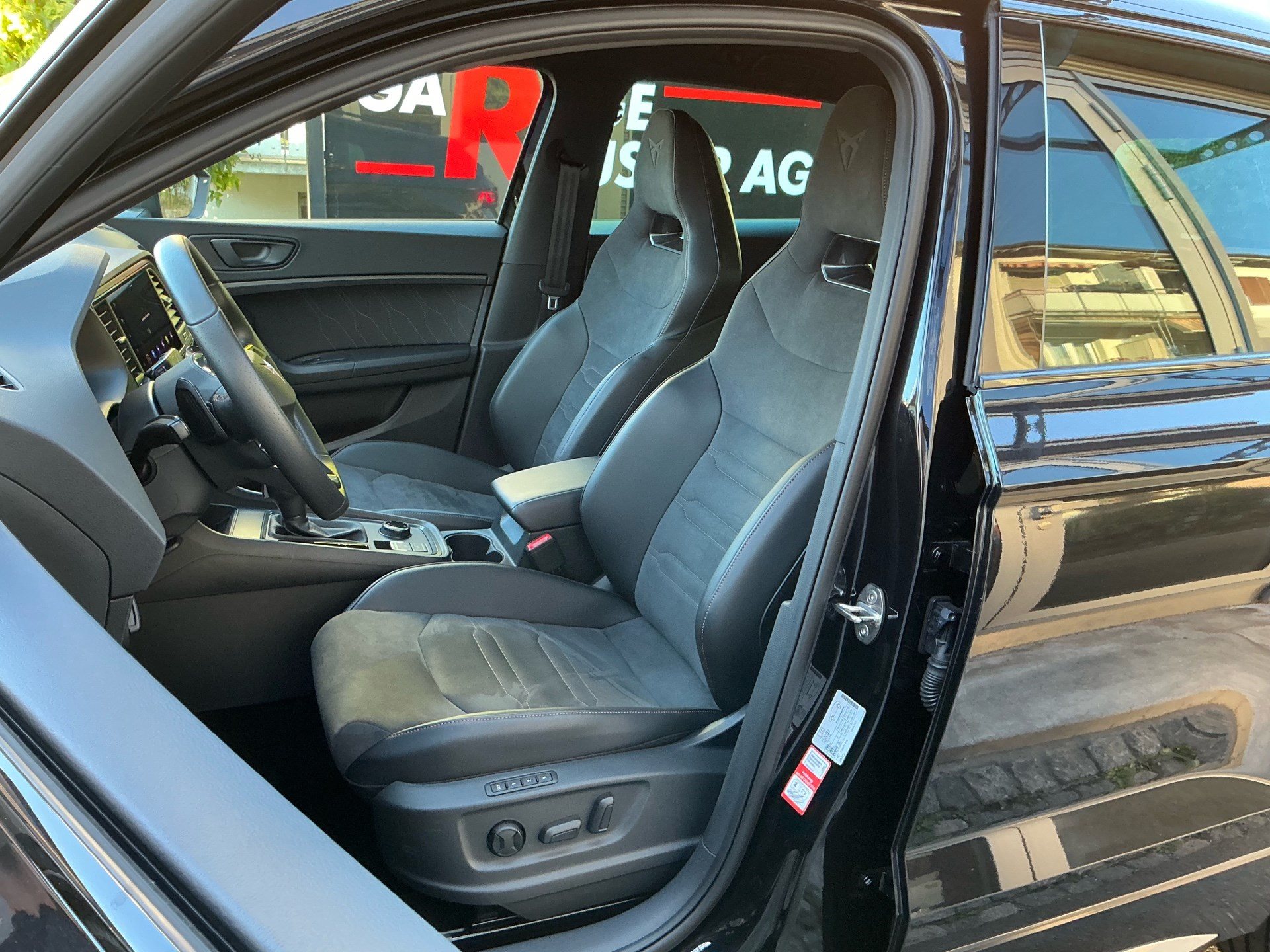 CUPRA Ateca VZ 4 DRIVE *** PANORAMAGLASDACH & ANHÄNGEKUPPLUNG ***-image-7