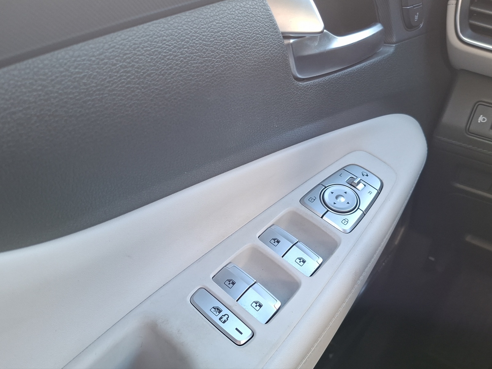 HYUNDAI Santa Fe 1.6 T-GDi HEV Vertex-image-12