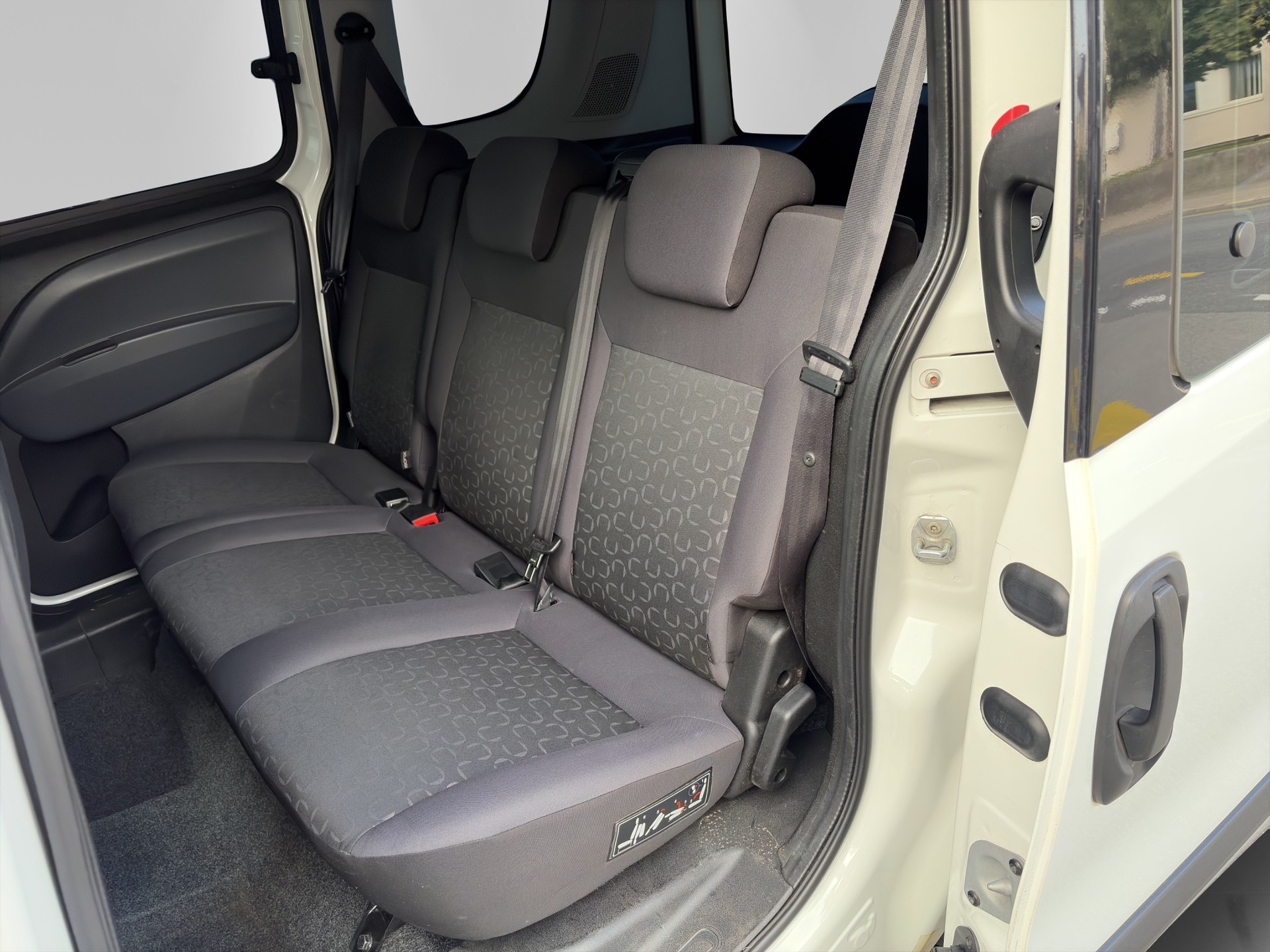 FIAT Doblò 1.4 Dynamic-image-9