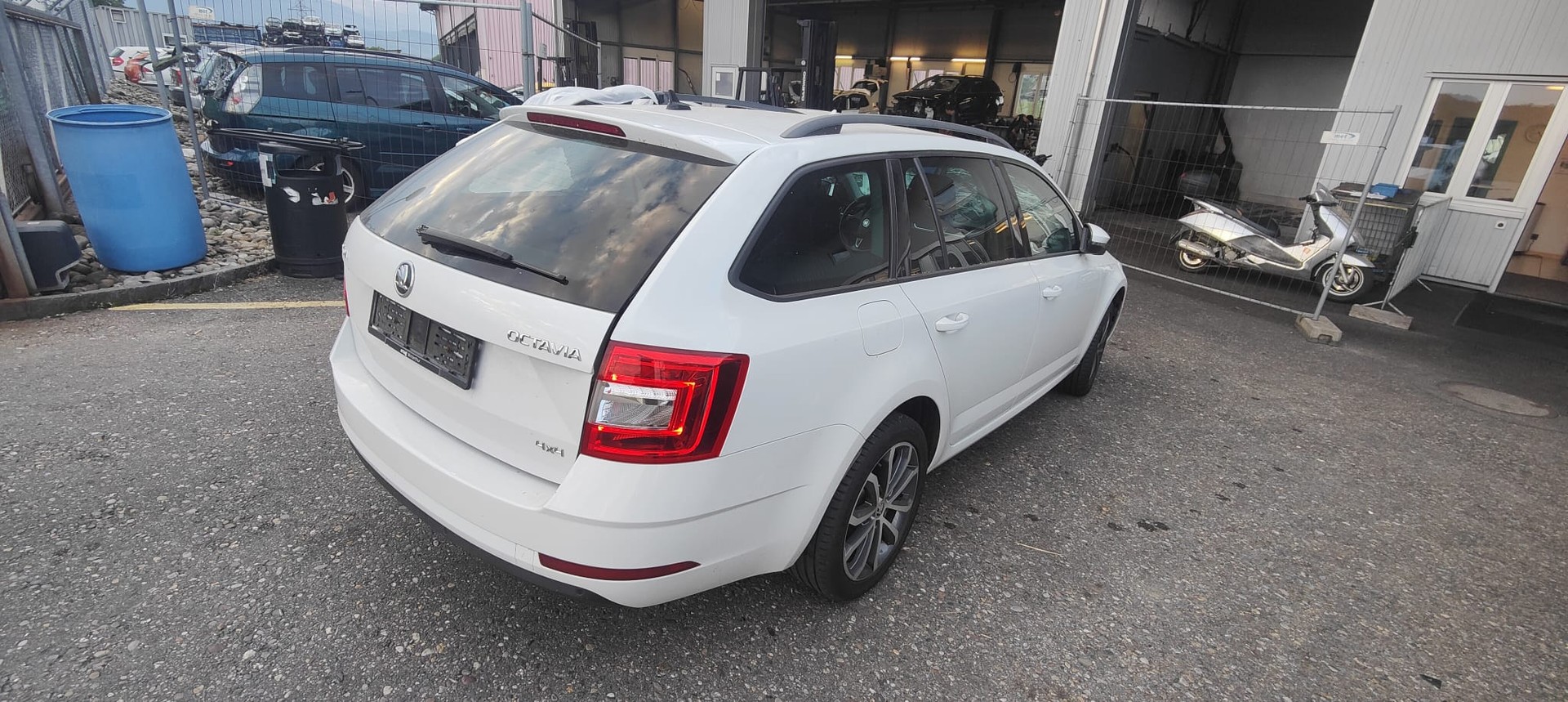 SKODA Octavia Combi 2.0 TDI Style 4x4-image-3