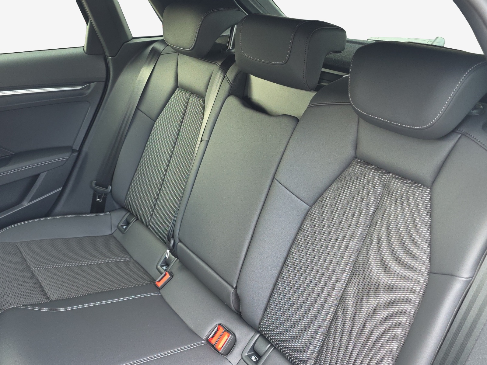 AUDI A3 Sportback TFSI e 200 kW S line Attraction S tronic-image-11