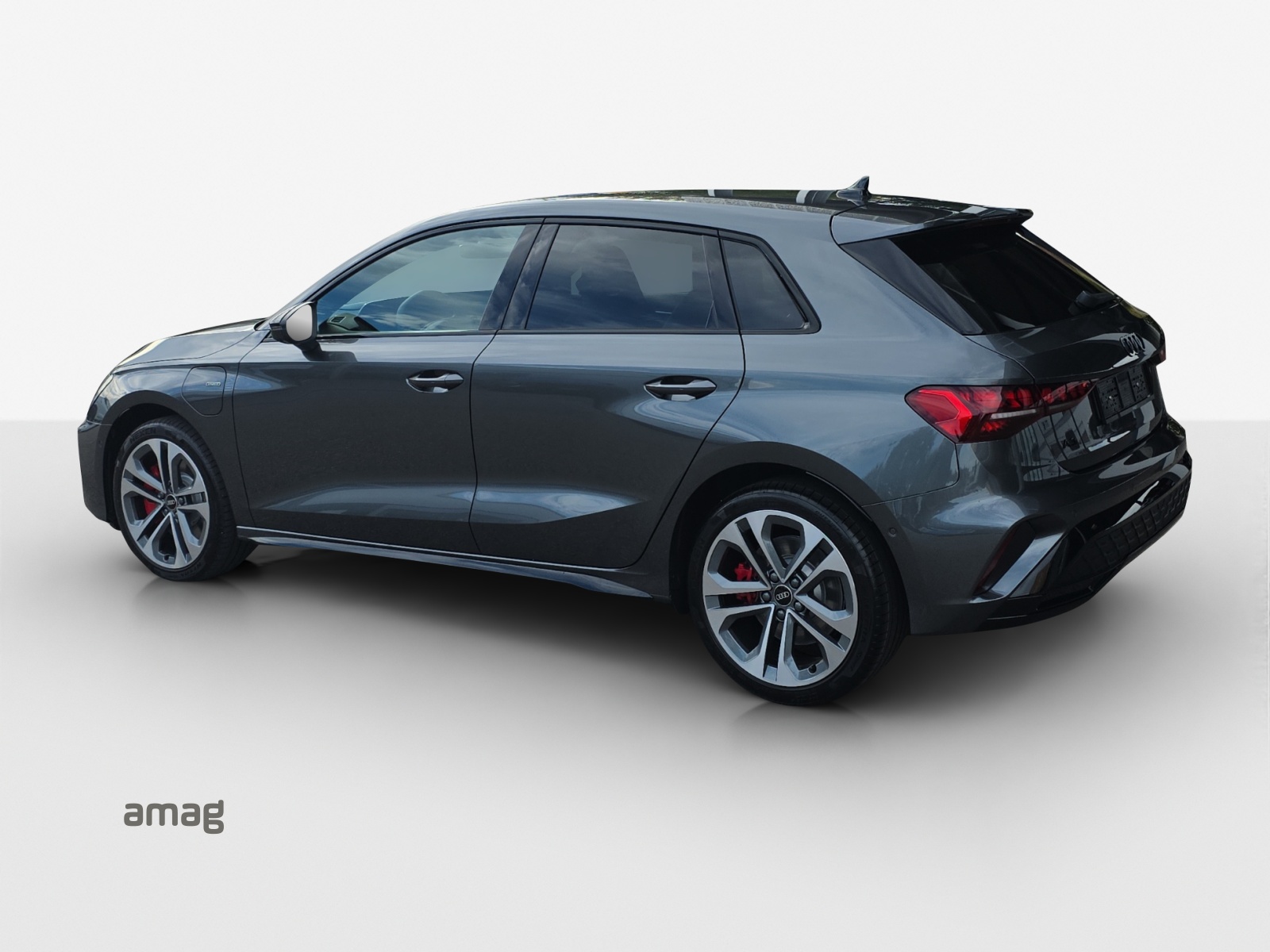 AUDI A3 Sportback TFSI e 200 kW S line Attraction S tronic-image-2