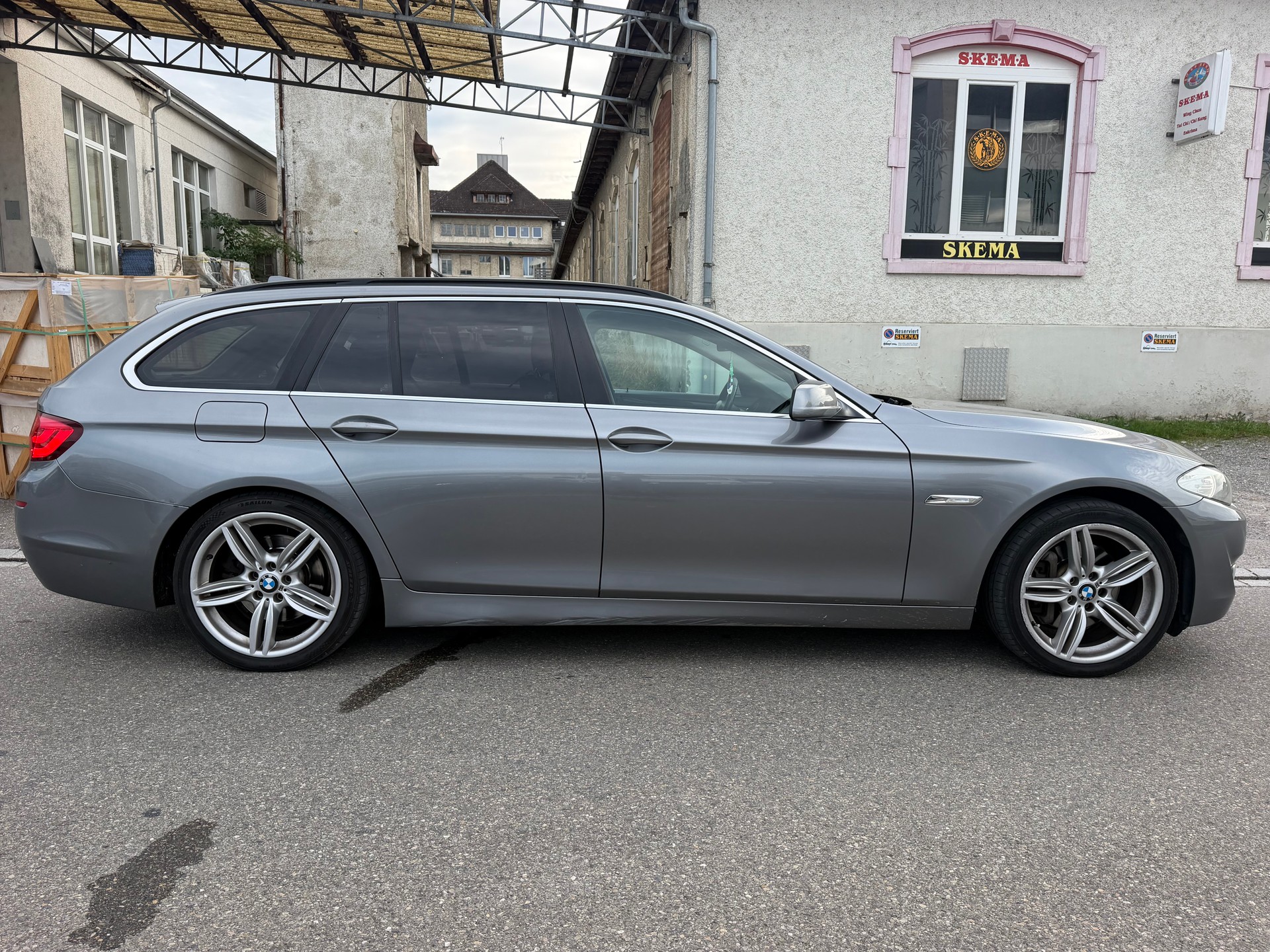 BMW 525d Touring Steptronic-image-1