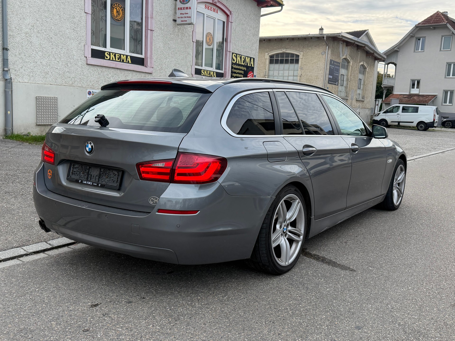 BMW 525d Touring Steptronic-image-2