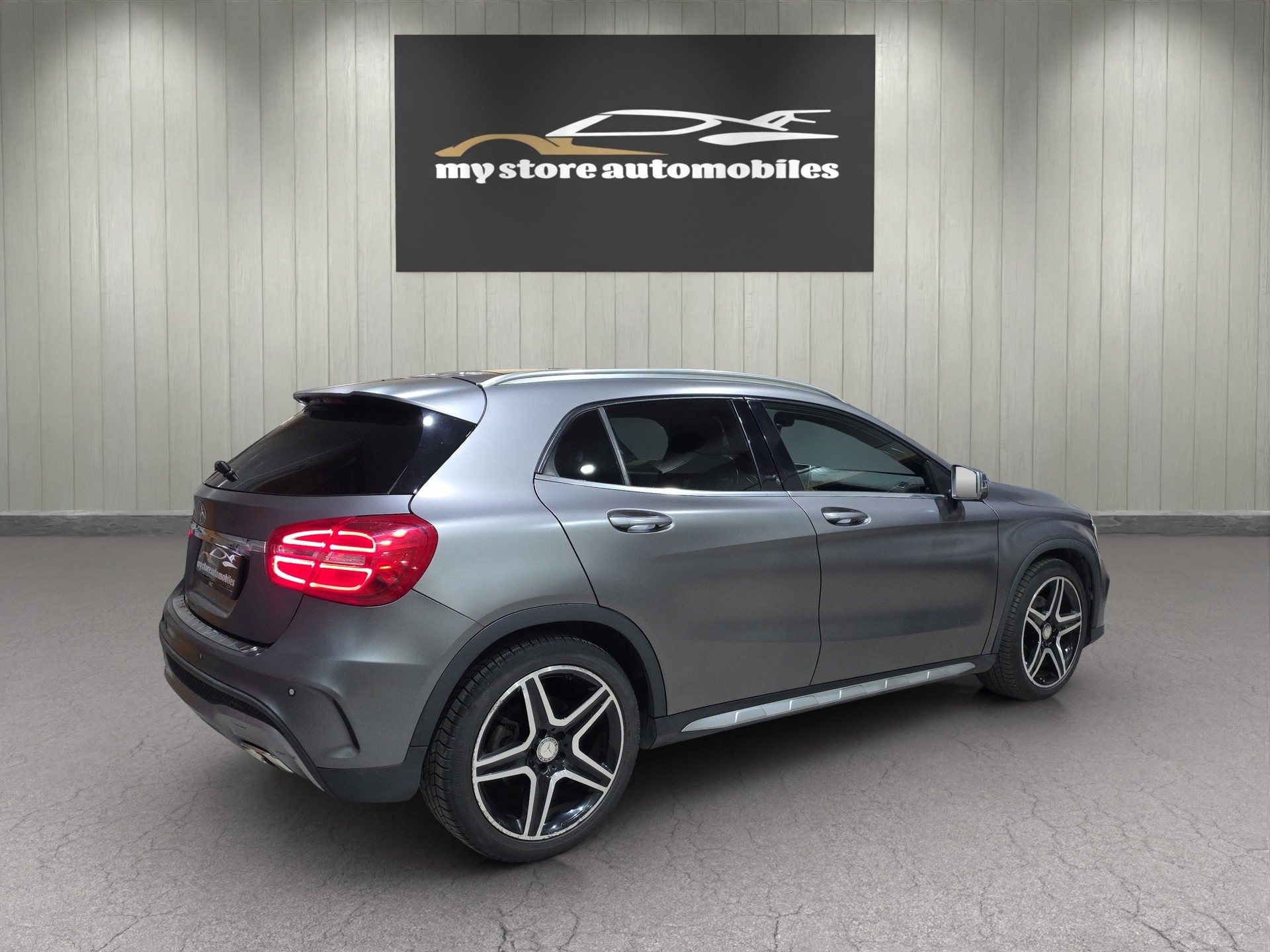 MERCEDES-BENZ GLA 250 AMG Line 4Matic 7G-DCT-image-5