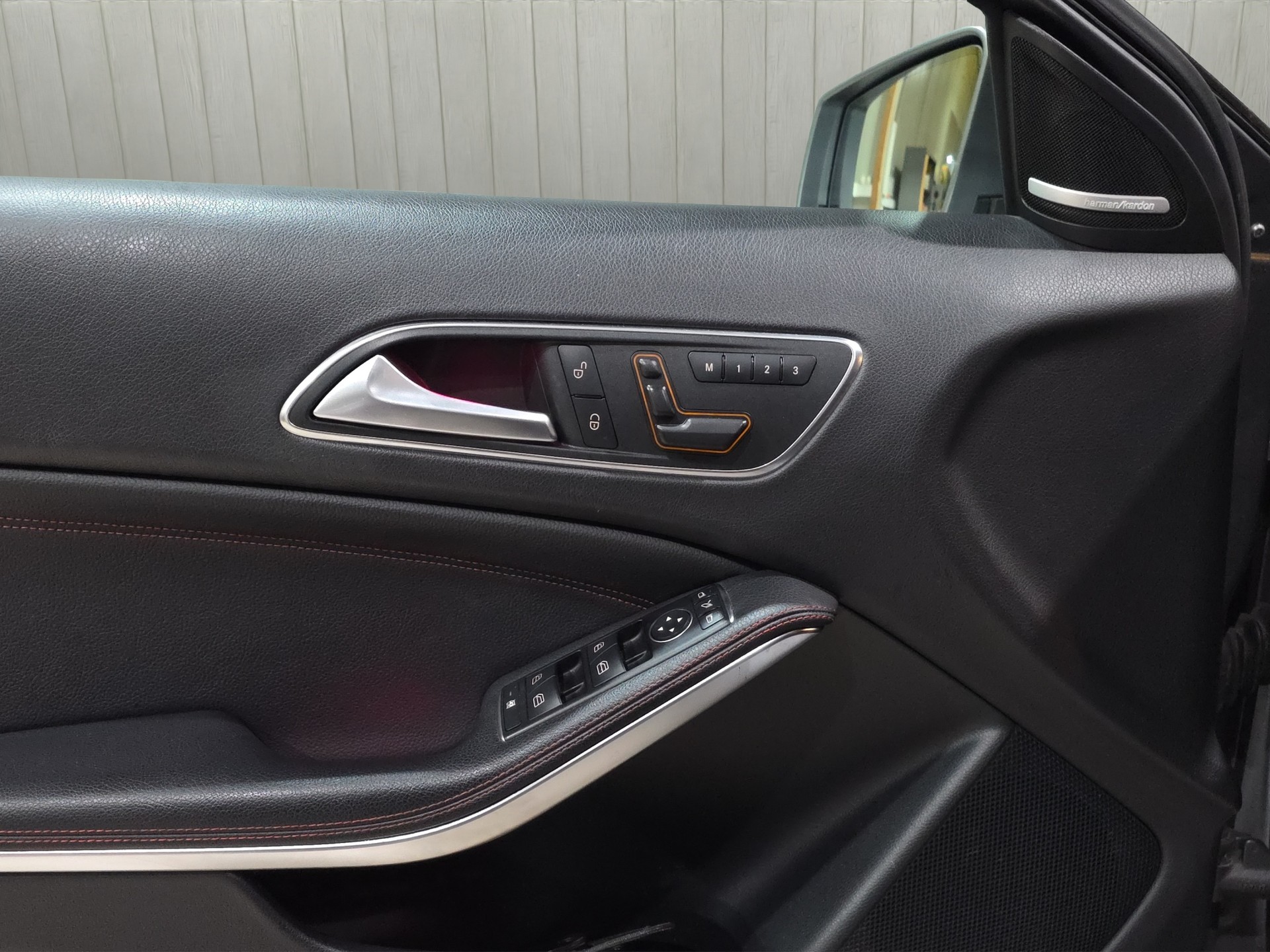MERCEDES-BENZ GLA 250 AMG Line 4Matic 7G-DCT-image-15