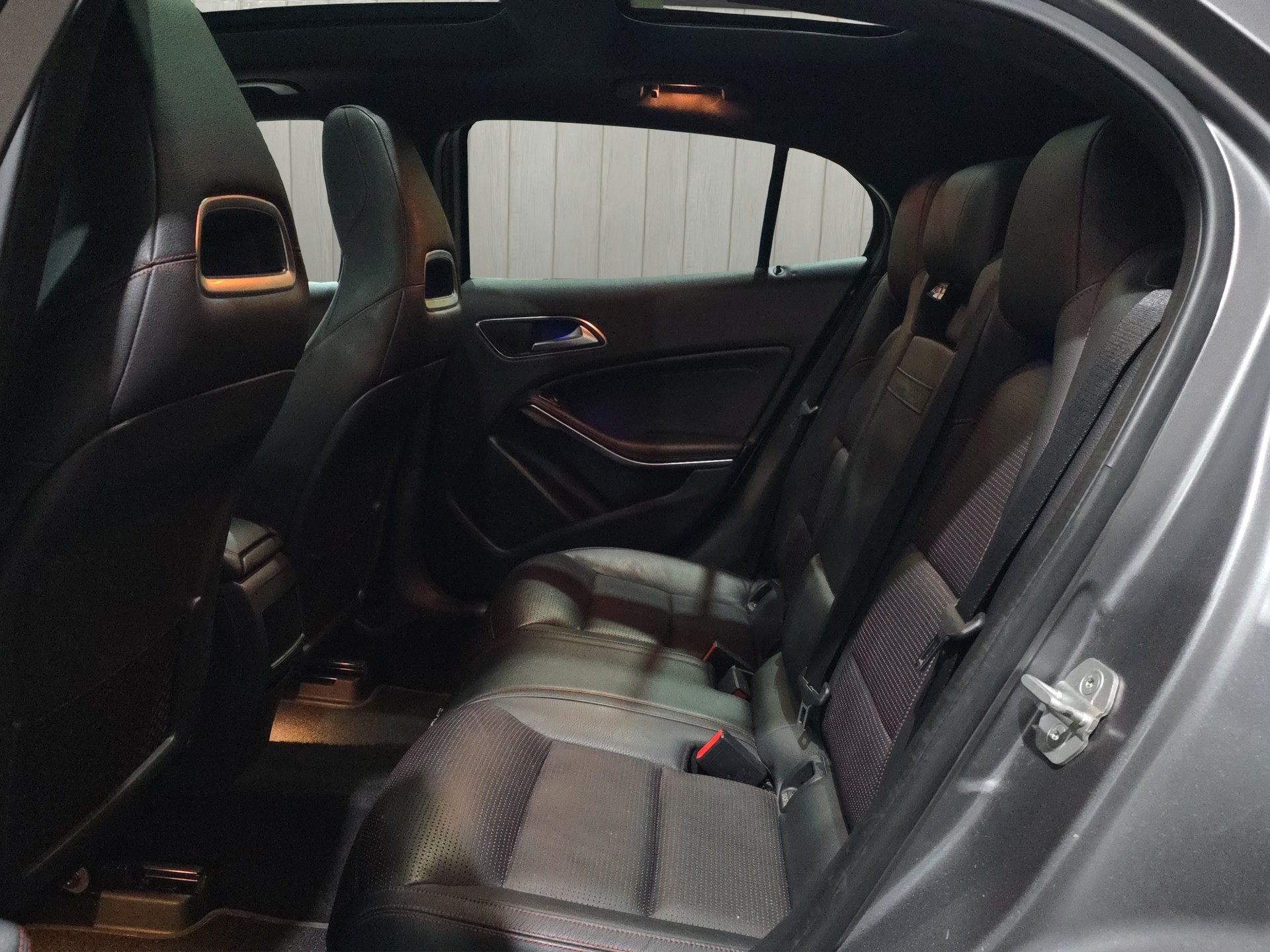 MERCEDES-BENZ GLA 250 AMG Line 4Matic 7G-DCT-image-16