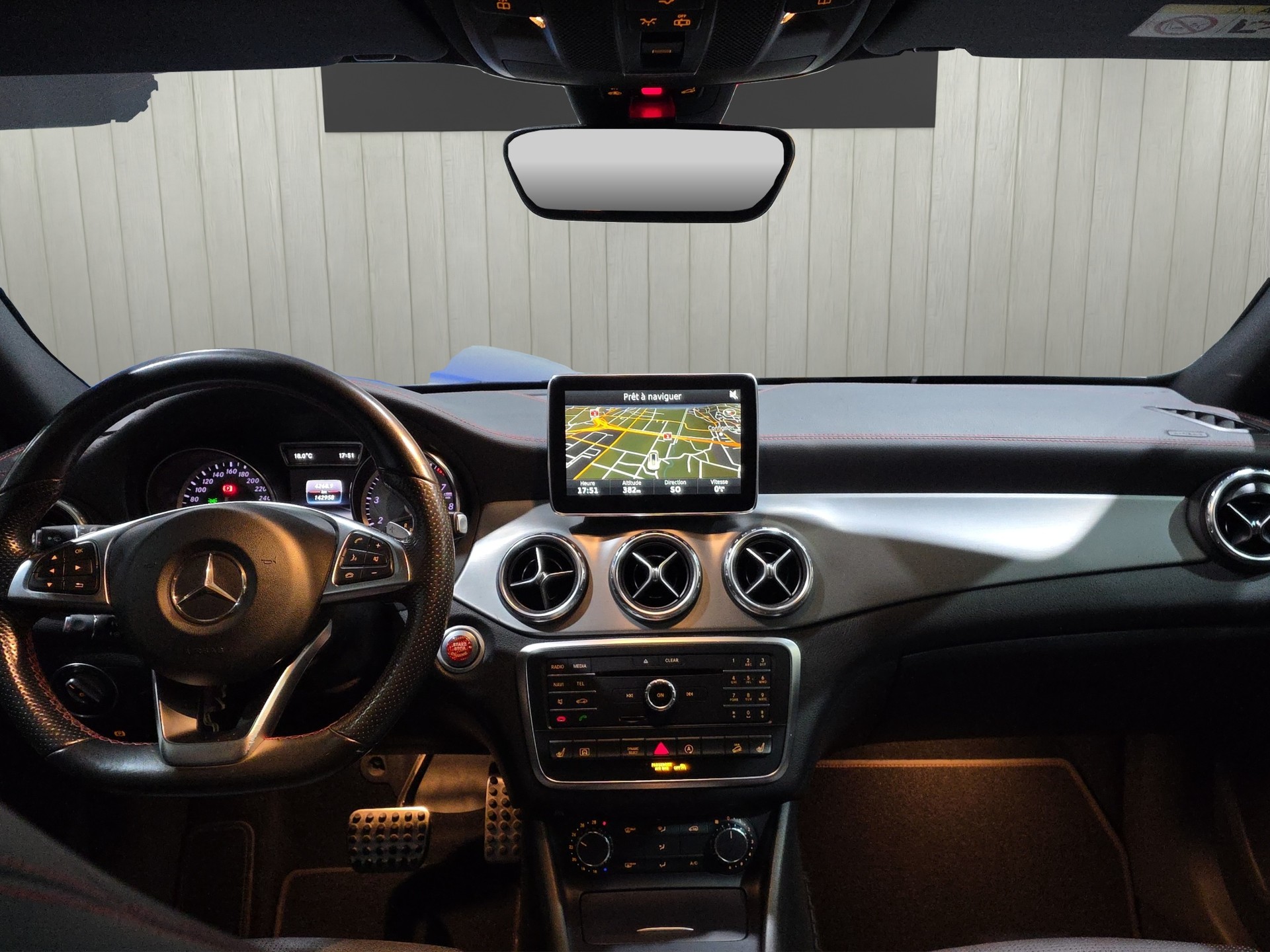 MERCEDES-BENZ GLA 250 AMG Line 4Matic 7G-DCT-image-9