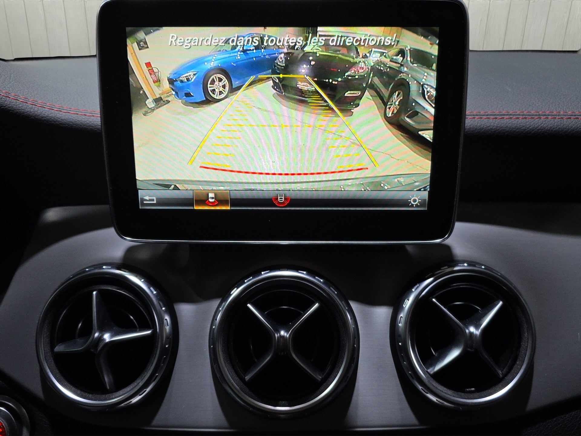 MERCEDES-BENZ GLA 250 AMG Line 4Matic 7G-DCT-image-11