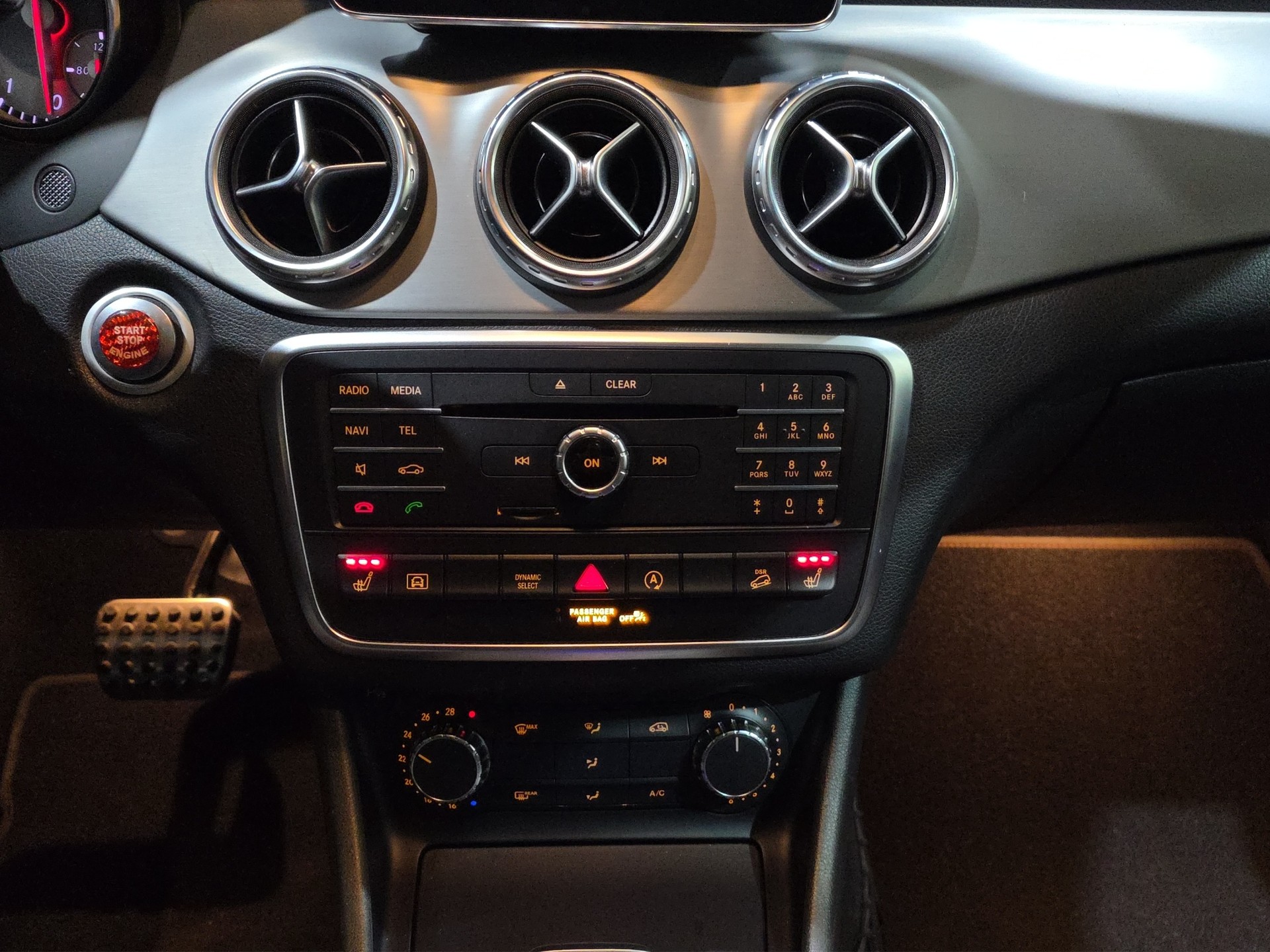 MERCEDES-BENZ GLA 250 AMG Line 4Matic 7G-DCT-image-12