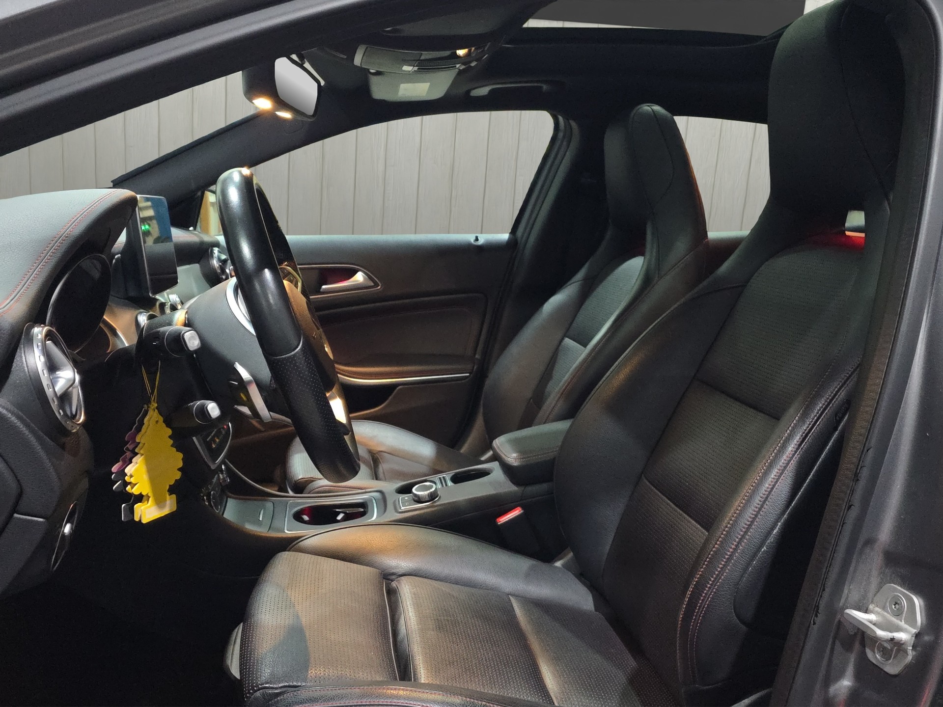 MERCEDES-BENZ GLA 250 AMG Line 4Matic 7G-DCT-image-13