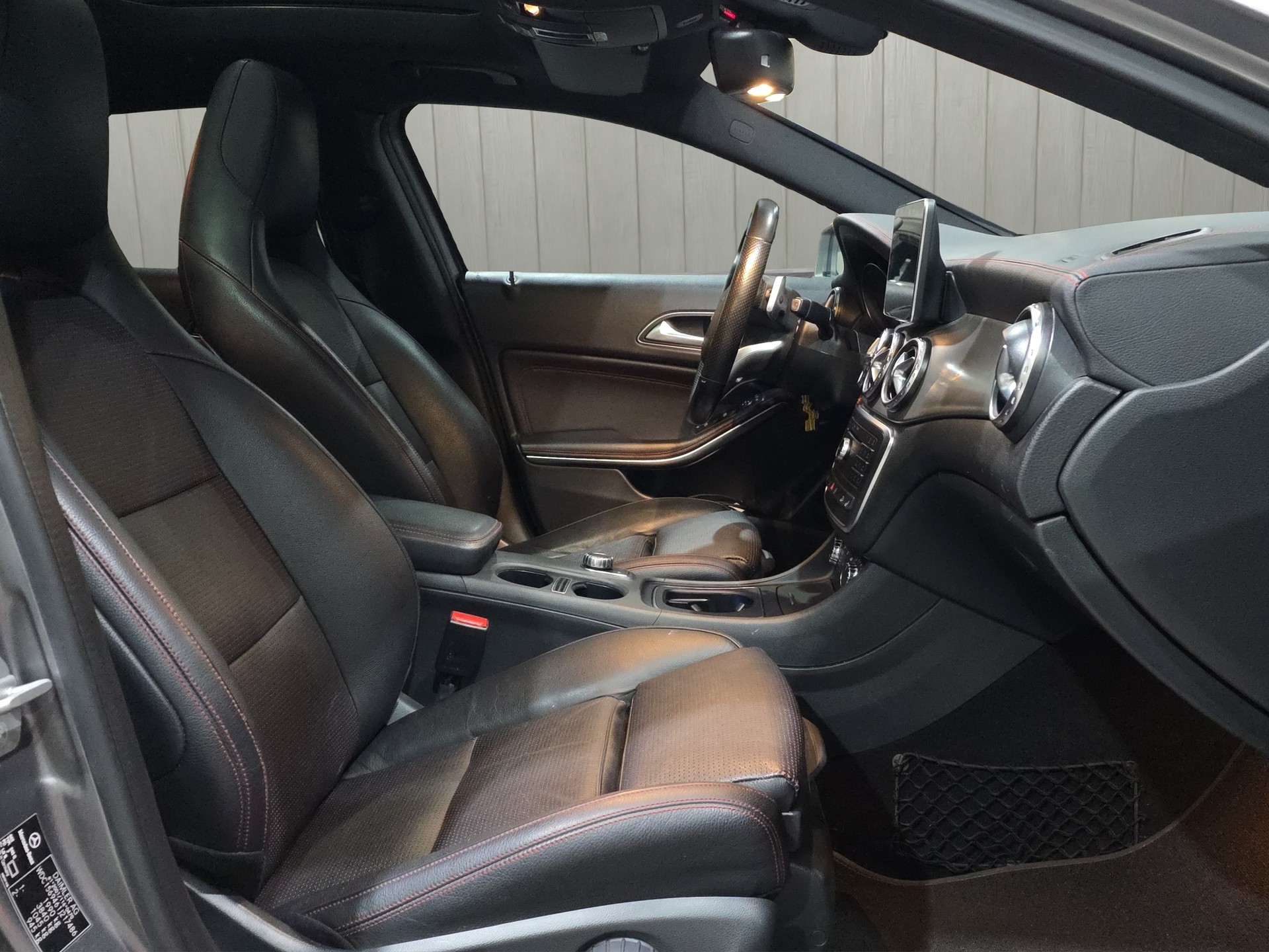 MERCEDES-BENZ GLA 250 AMG Line 4Matic 7G-DCT-image-14