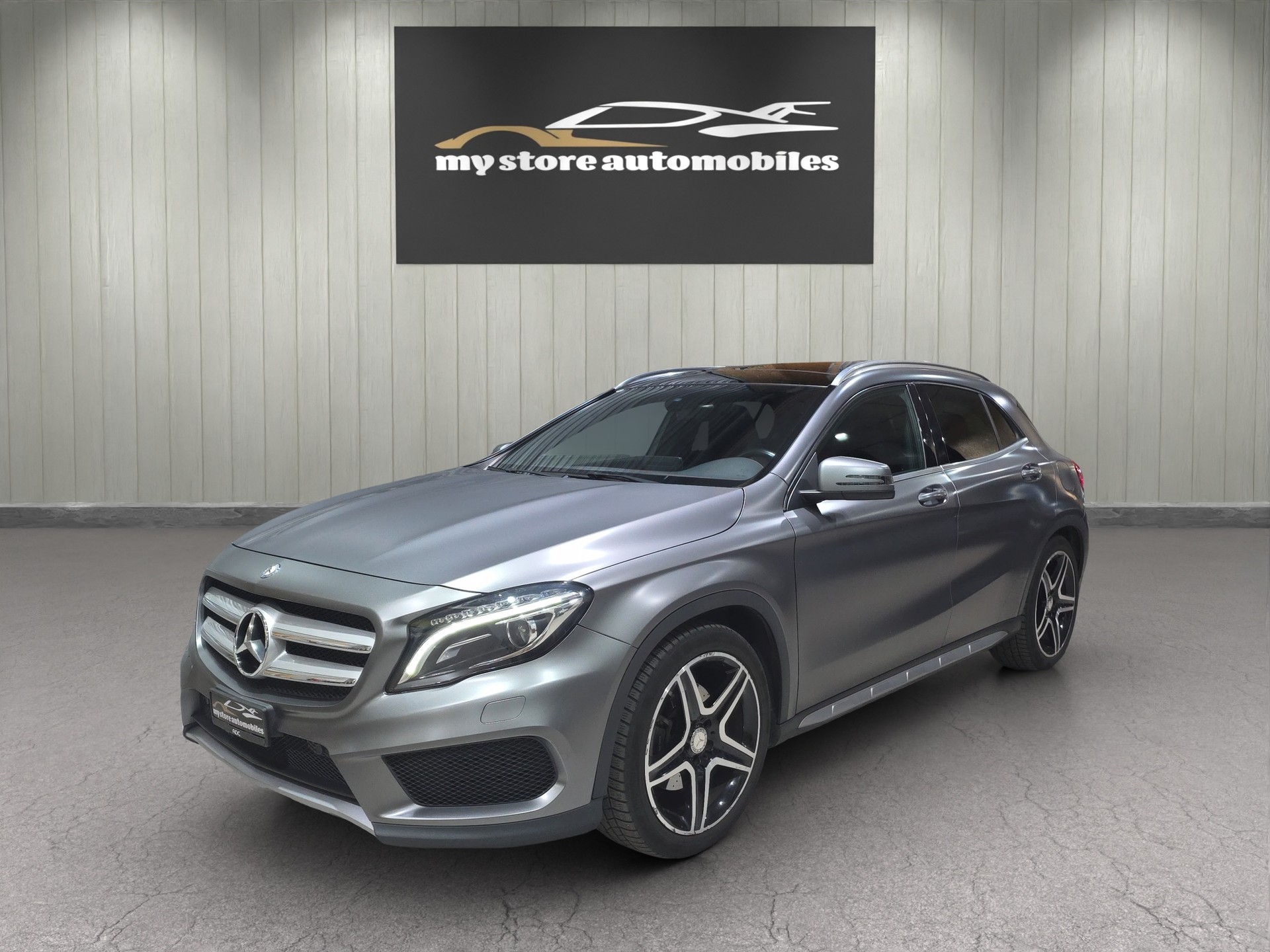 MERCEDES-BENZ GLA 250 AMG Line 4Matic 7G-DCT-showroom-element-1