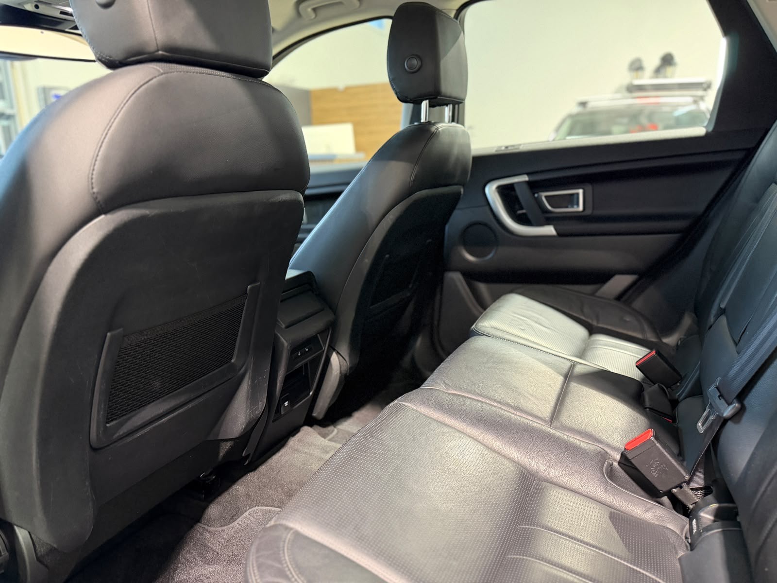 LAND ROVER Discovery Sport 2.0 TD4 SE AT9-image-13