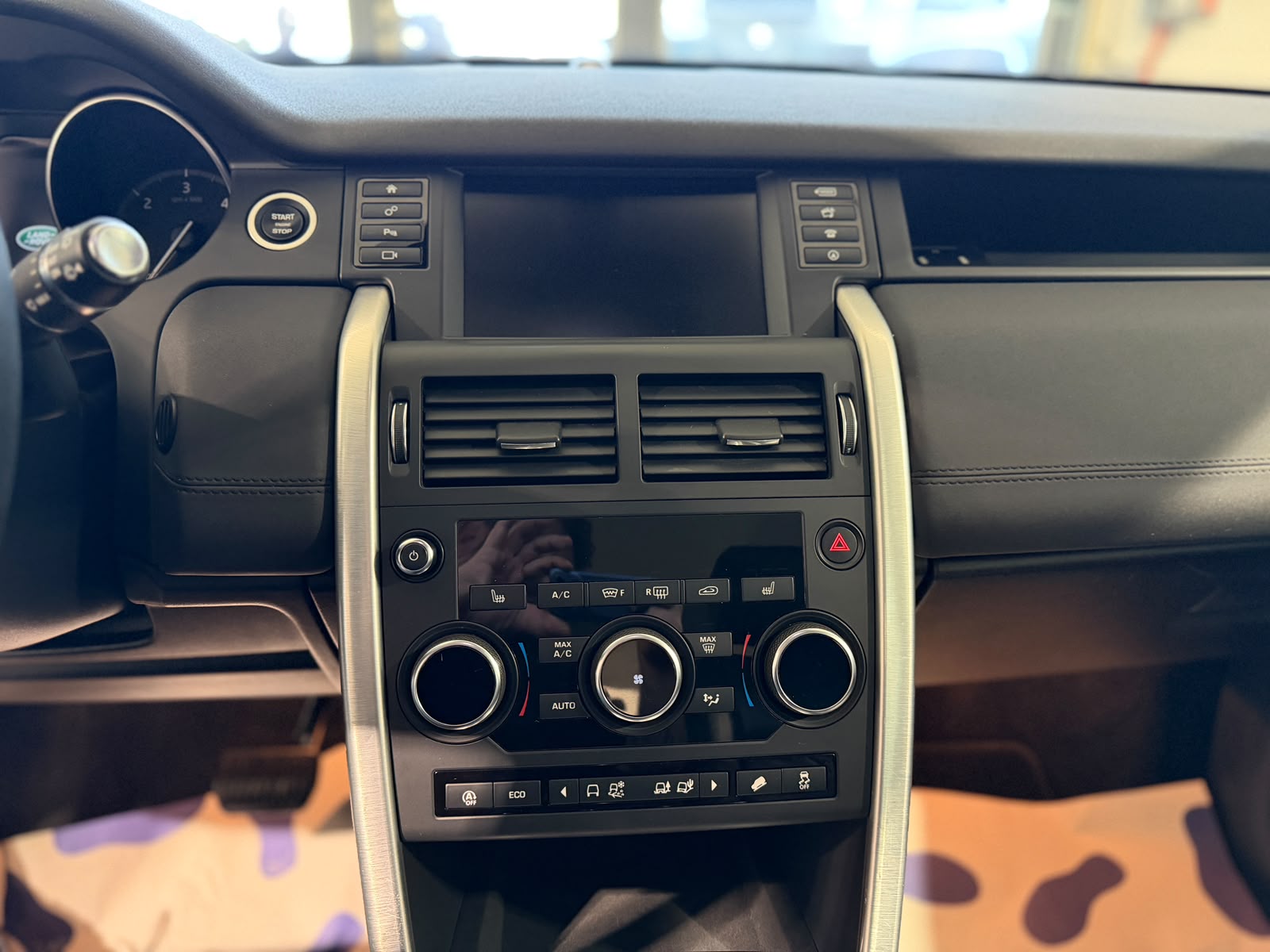LAND ROVER Discovery Sport 2.0 TD4 SE AT9-image-19