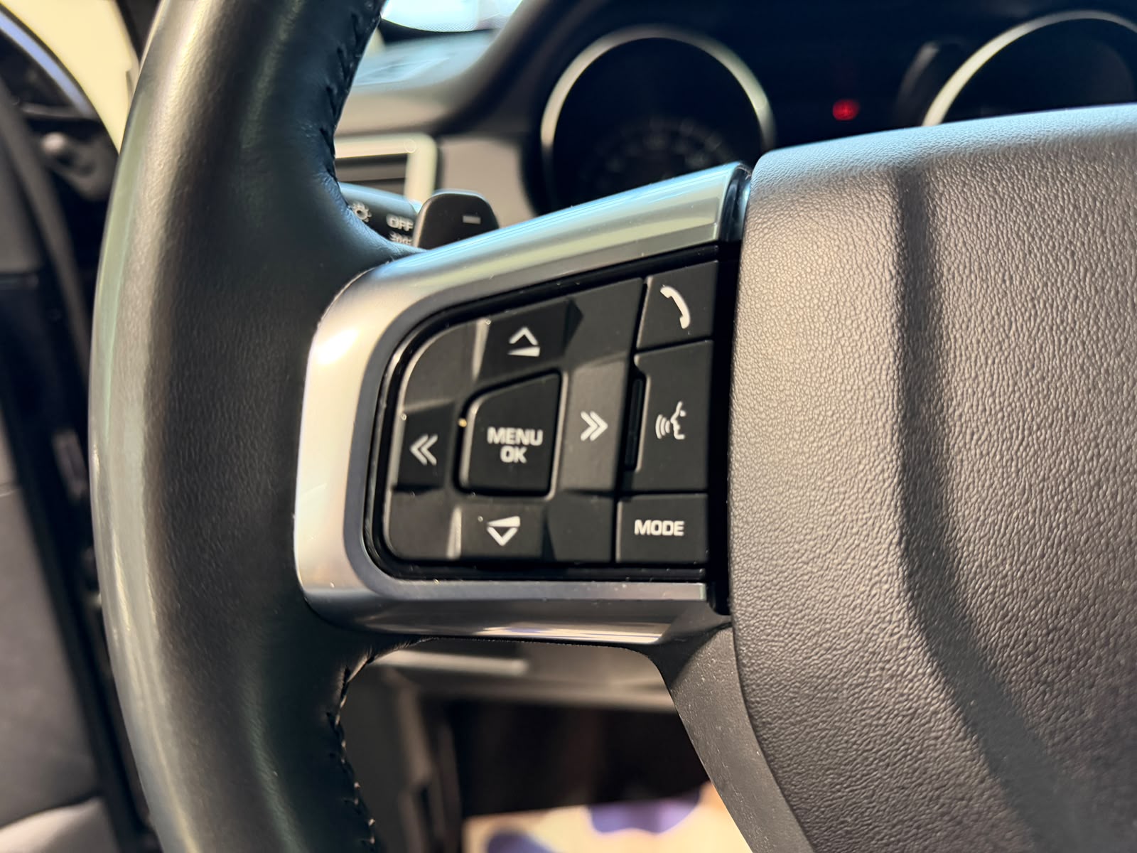 LAND ROVER Discovery Sport 2.0 TD4 SE AT9-image-17